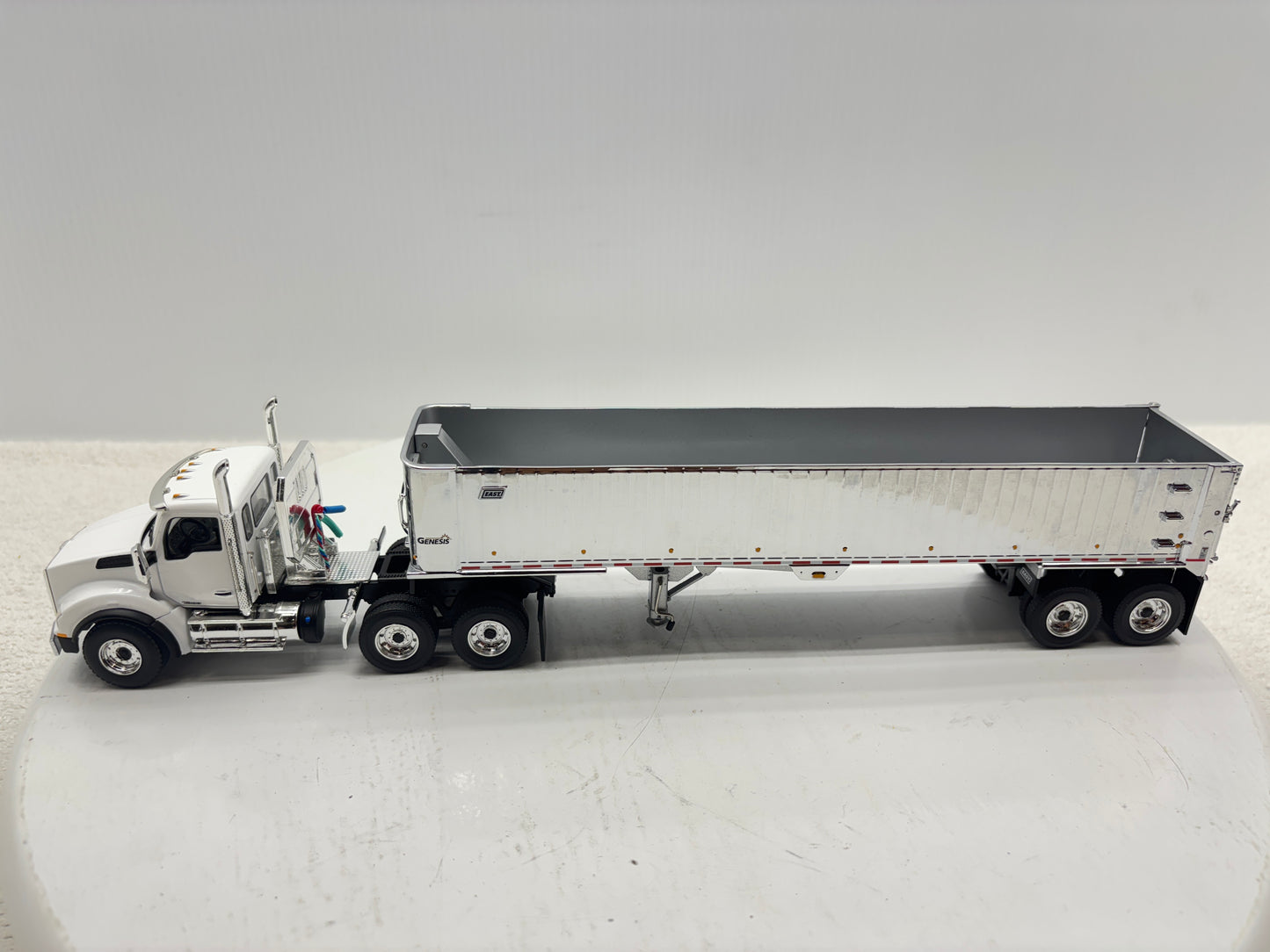 1/50 Kenworth T880 Day Cab (White)