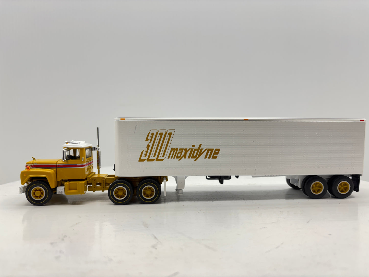 1/64 Mack R-Model Day Cab 125th