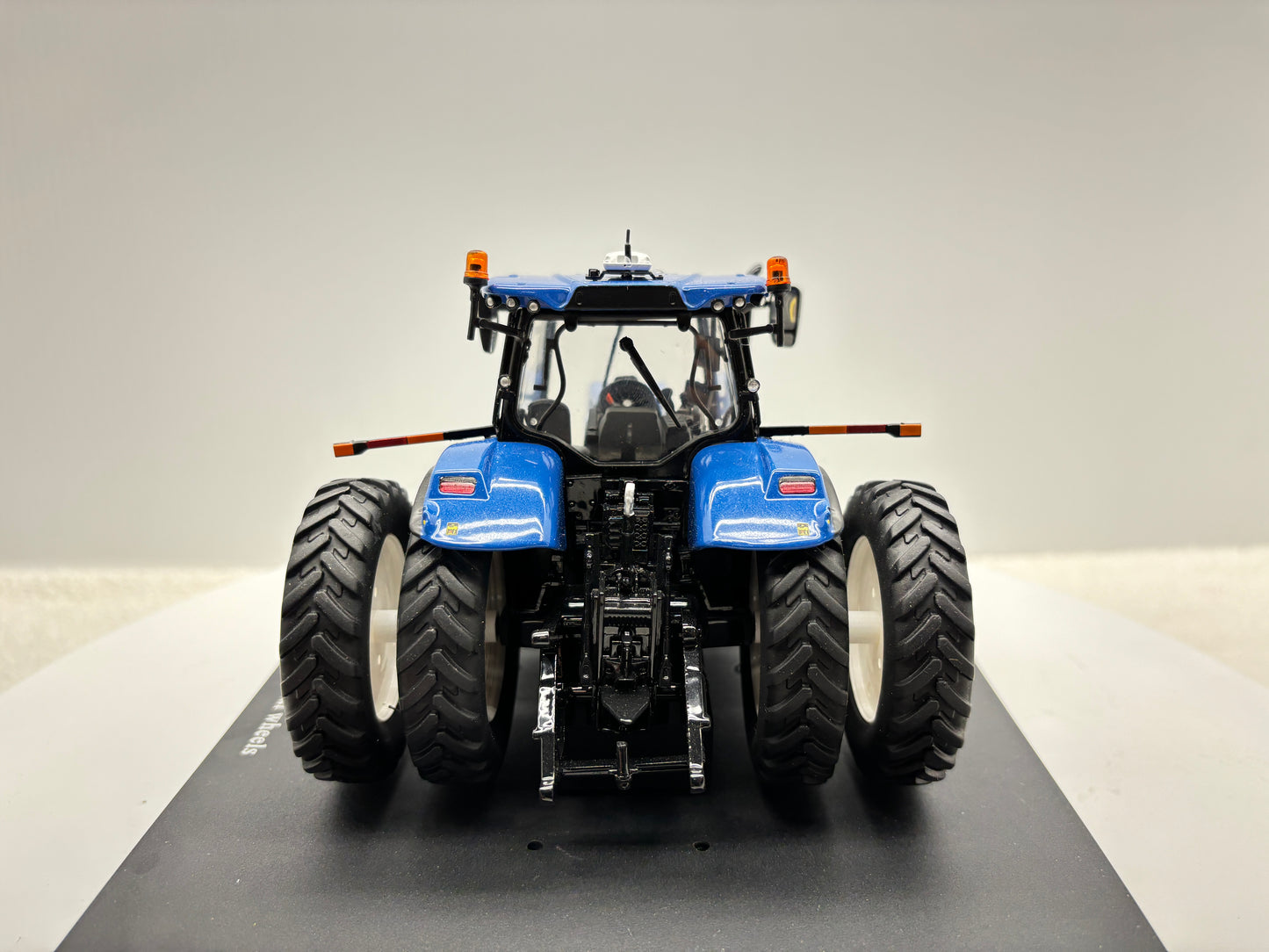 1/32 New Holland T7.225