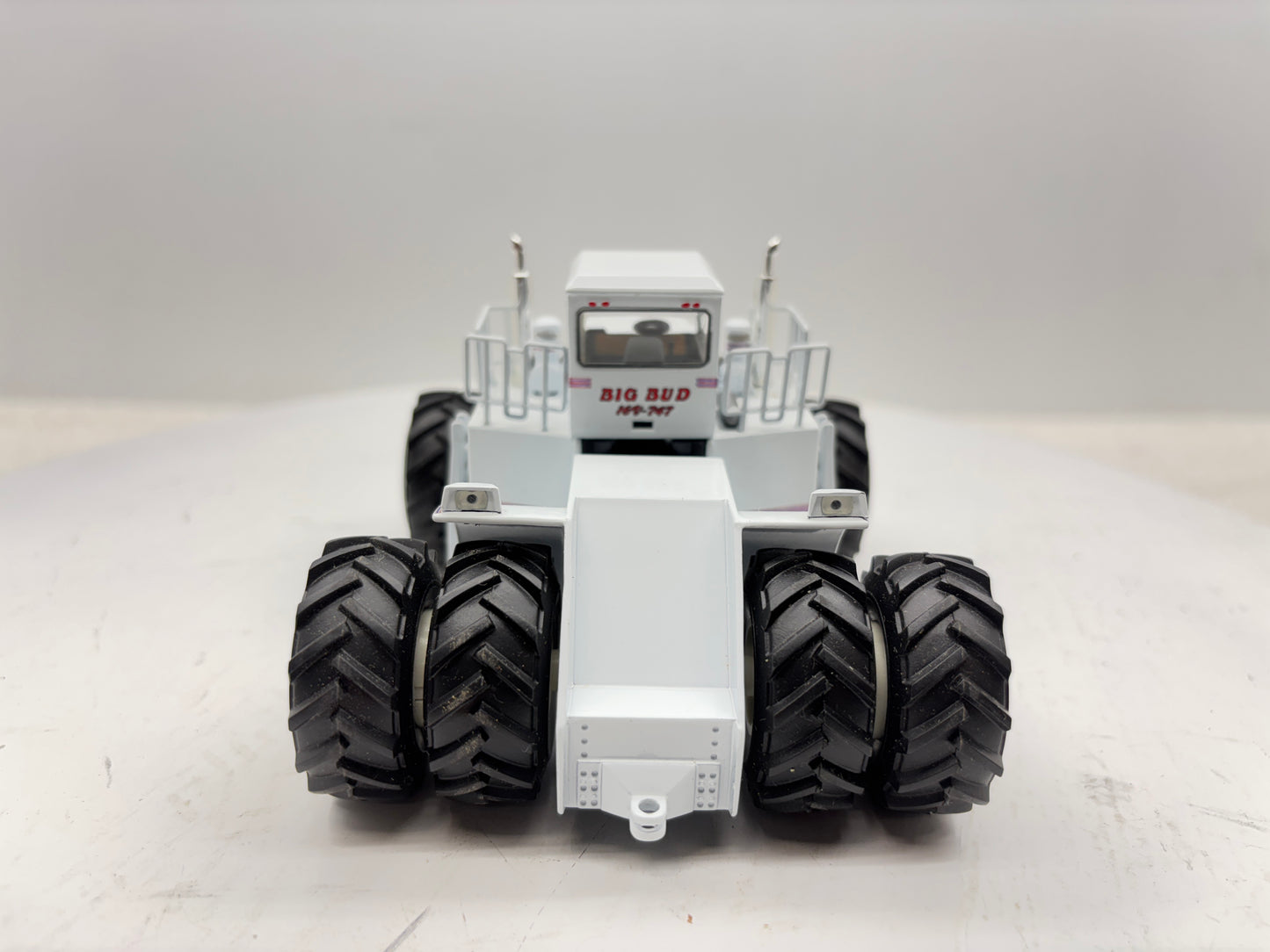 1/64 Big Bud 16V-747 900HP