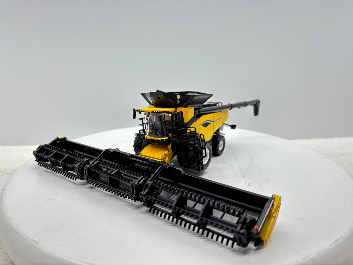 1/64 New Holland CR11 Prestige