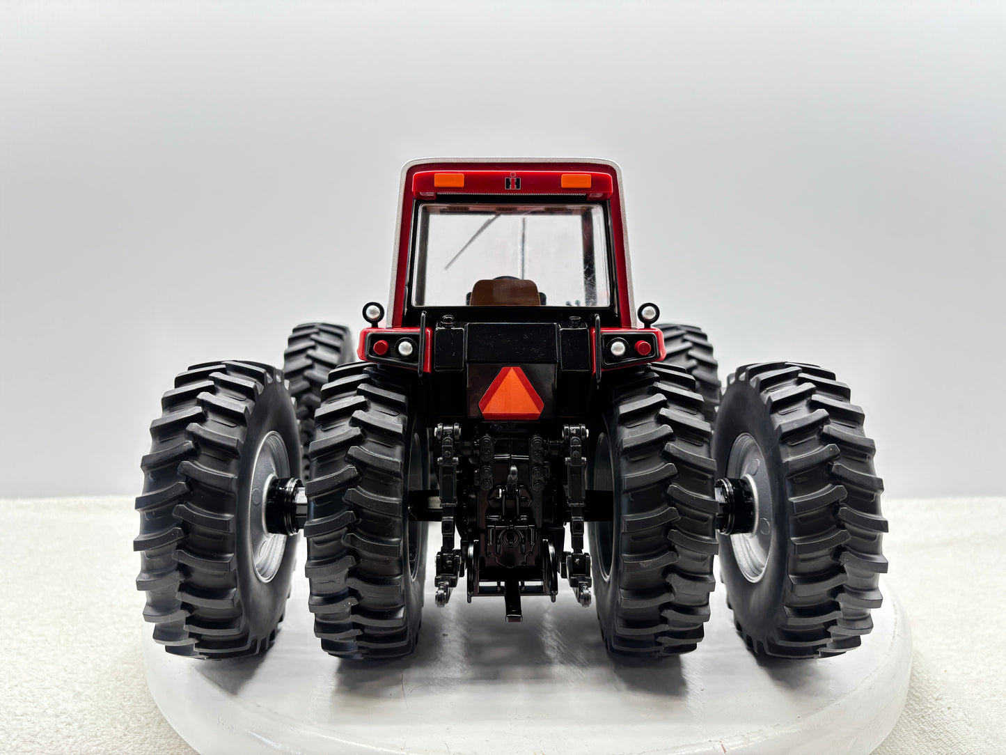 1/16 International 7688