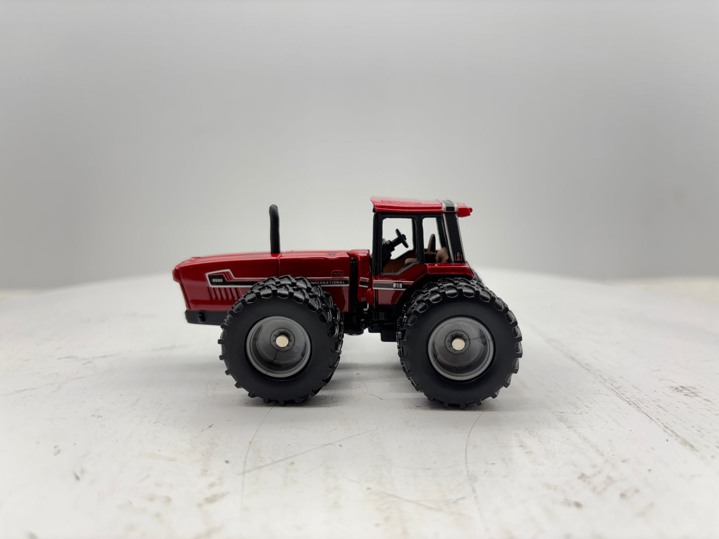 1/64 International 6588