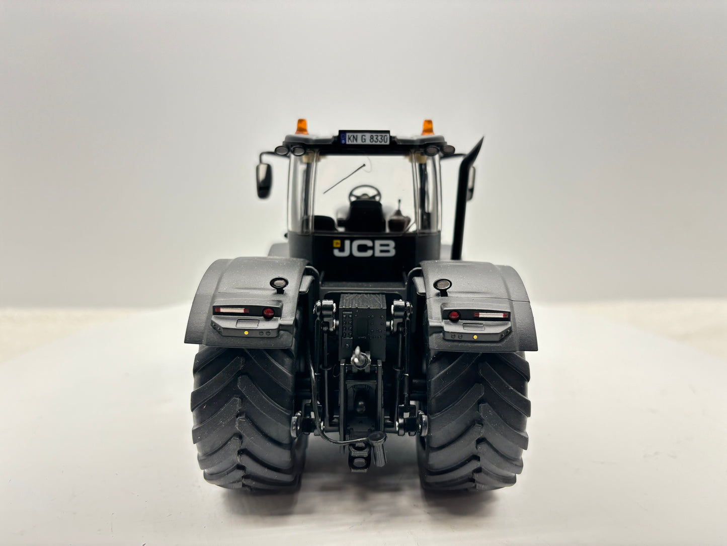 1/32 JCB 8330 Black Stealth