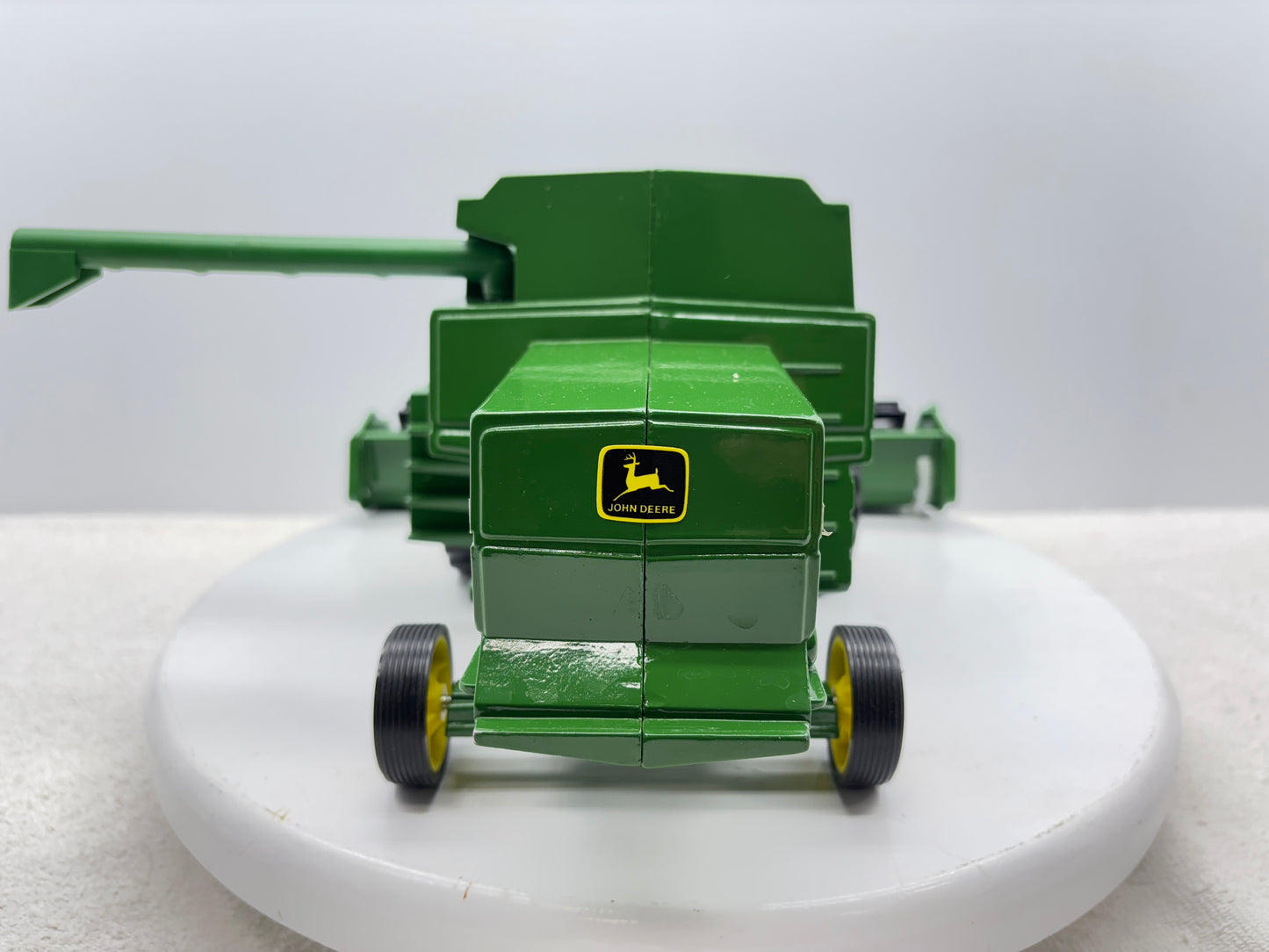 1/28 John Deere Titan
