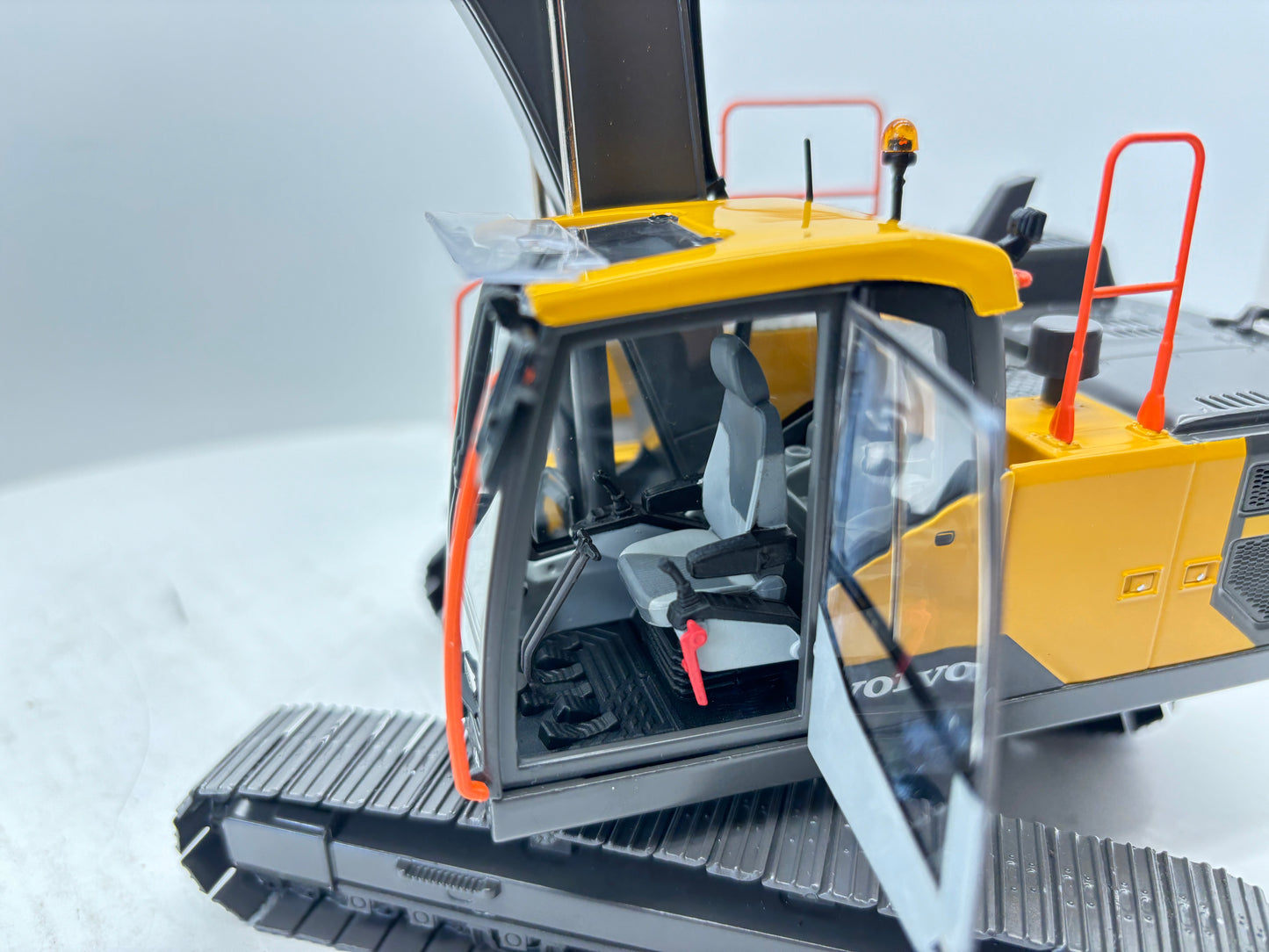 1/32 Volvo EC220ELR