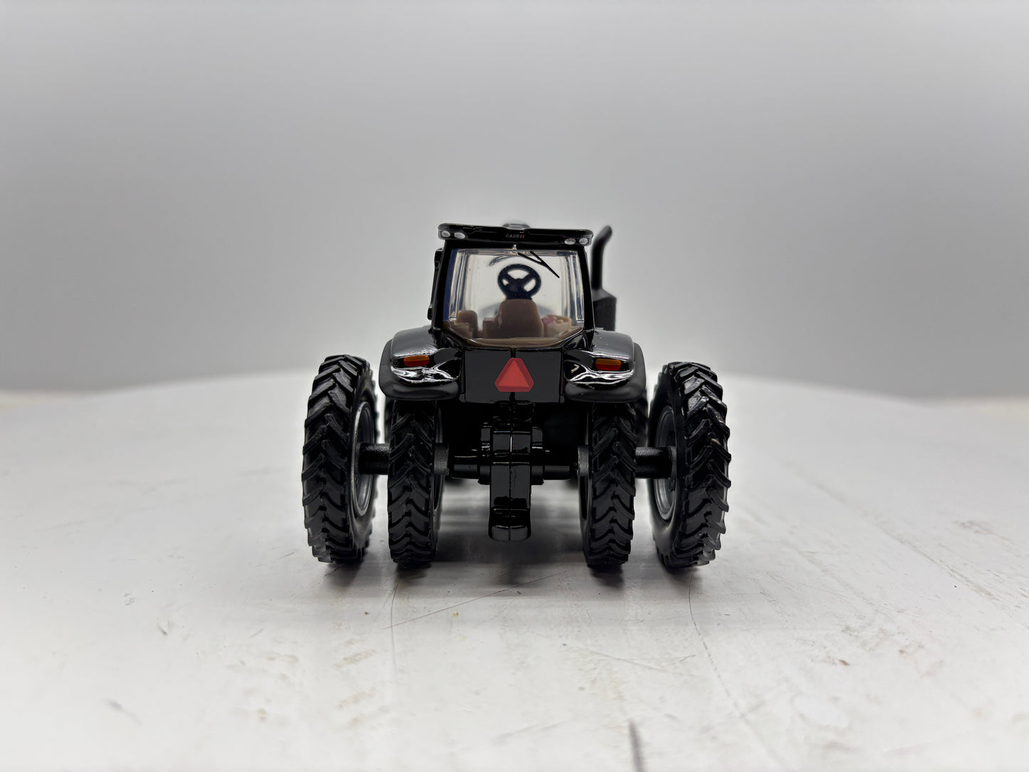 1/64 Case IH Magnum 400 Black