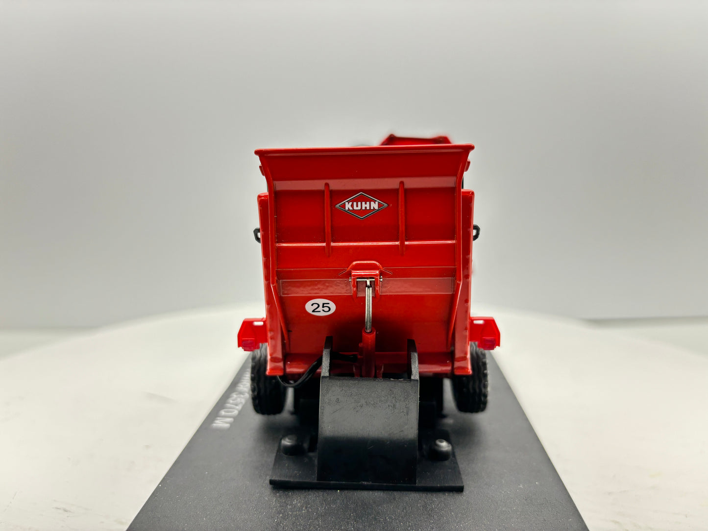 1/32 Kuhn Primor 3570 M