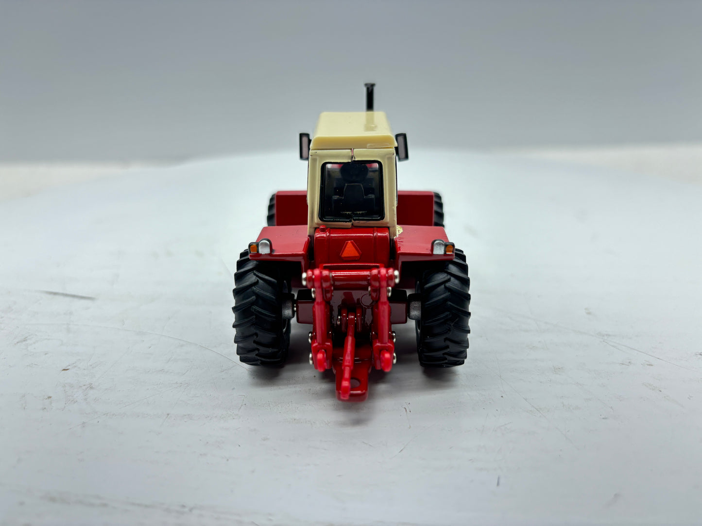 1/64 International 4166