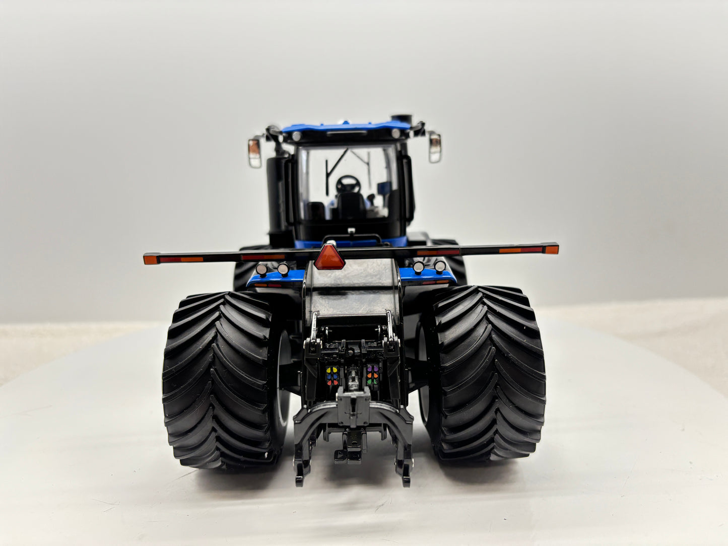 1/32 New Holland T9.700 LSW