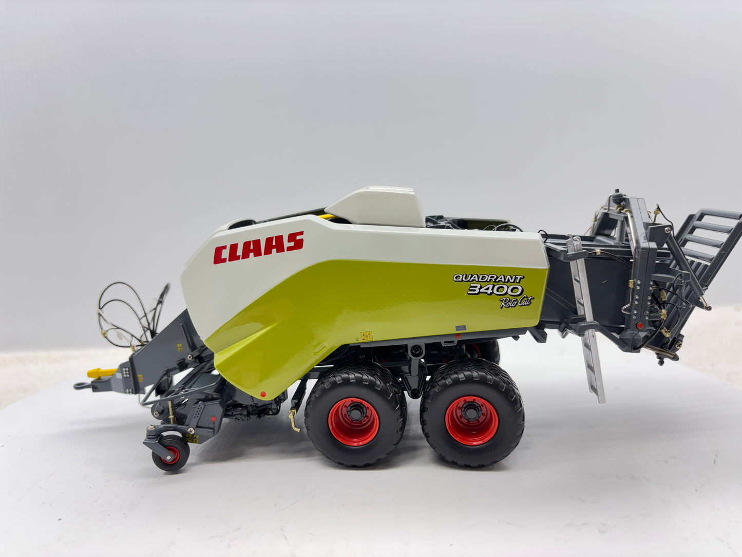 1/32 Claas Quadrant 3400 Roto Cut