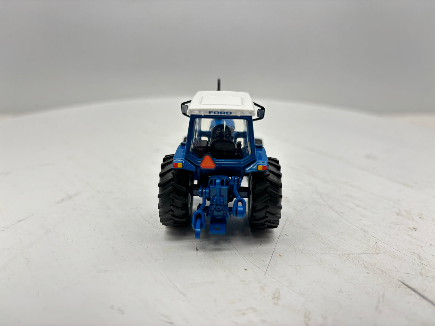 1/64 Ford 8830 2wd