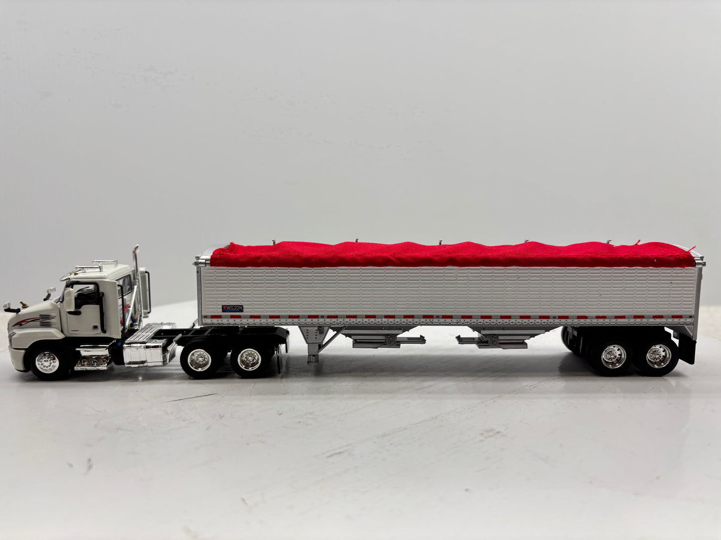 1/64 Mack Anthem White & Red