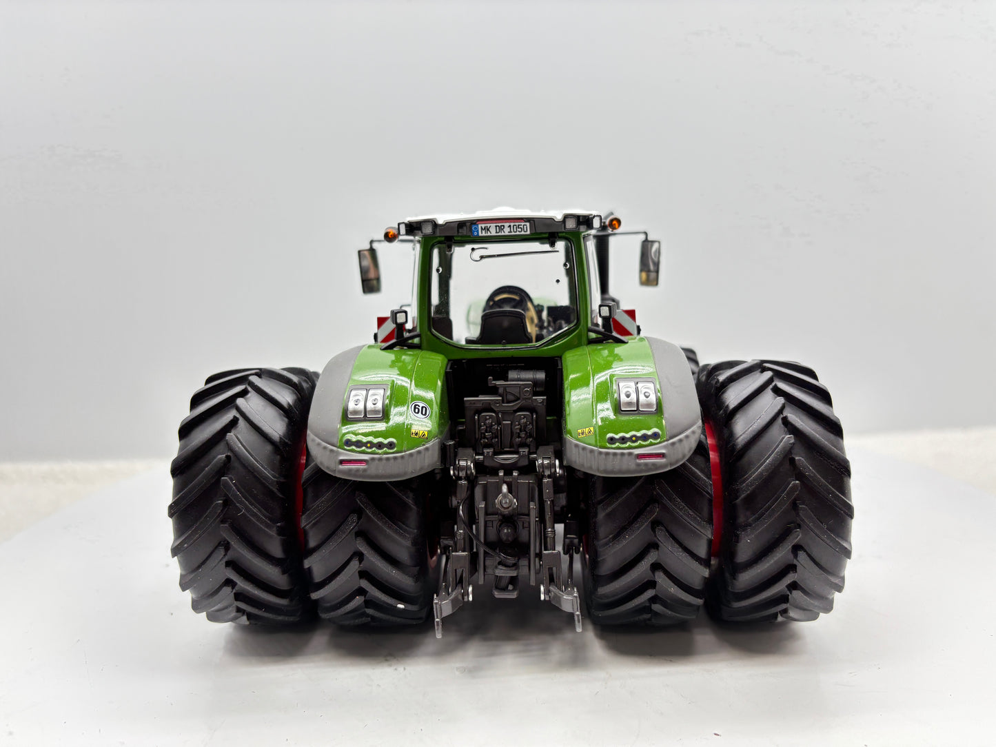 1/32 Fendt 1050 Vario Duals