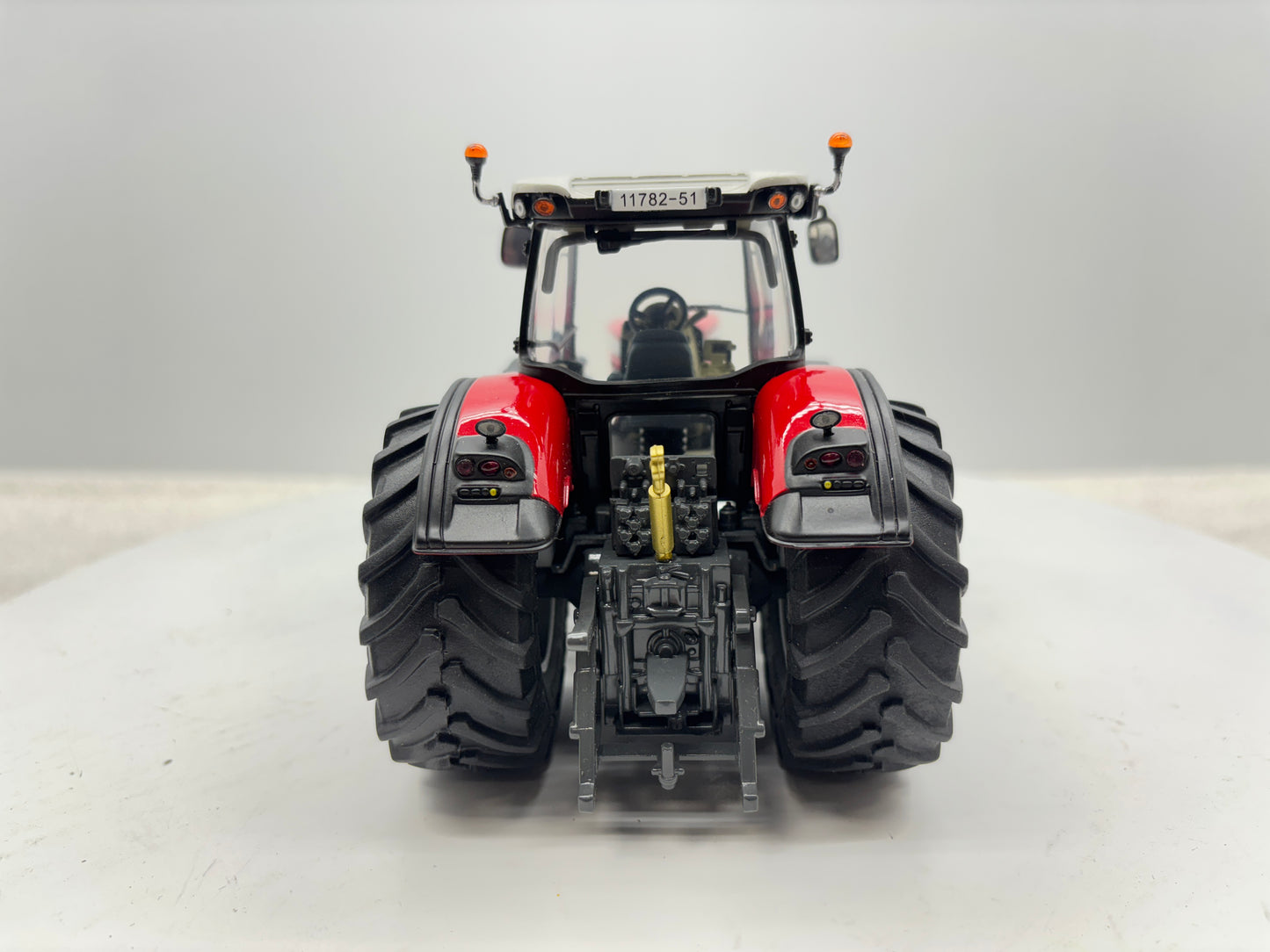 1/32 Massey Ferguson 8680