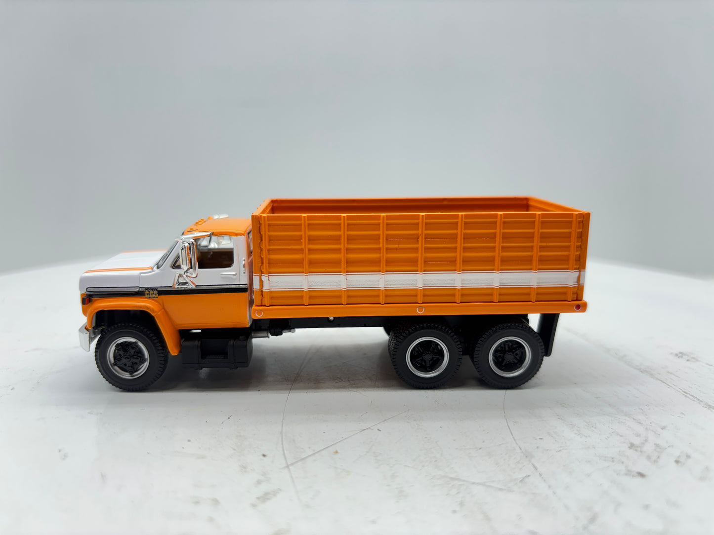 1/64 Chevrolet C65 Tandem Orange
