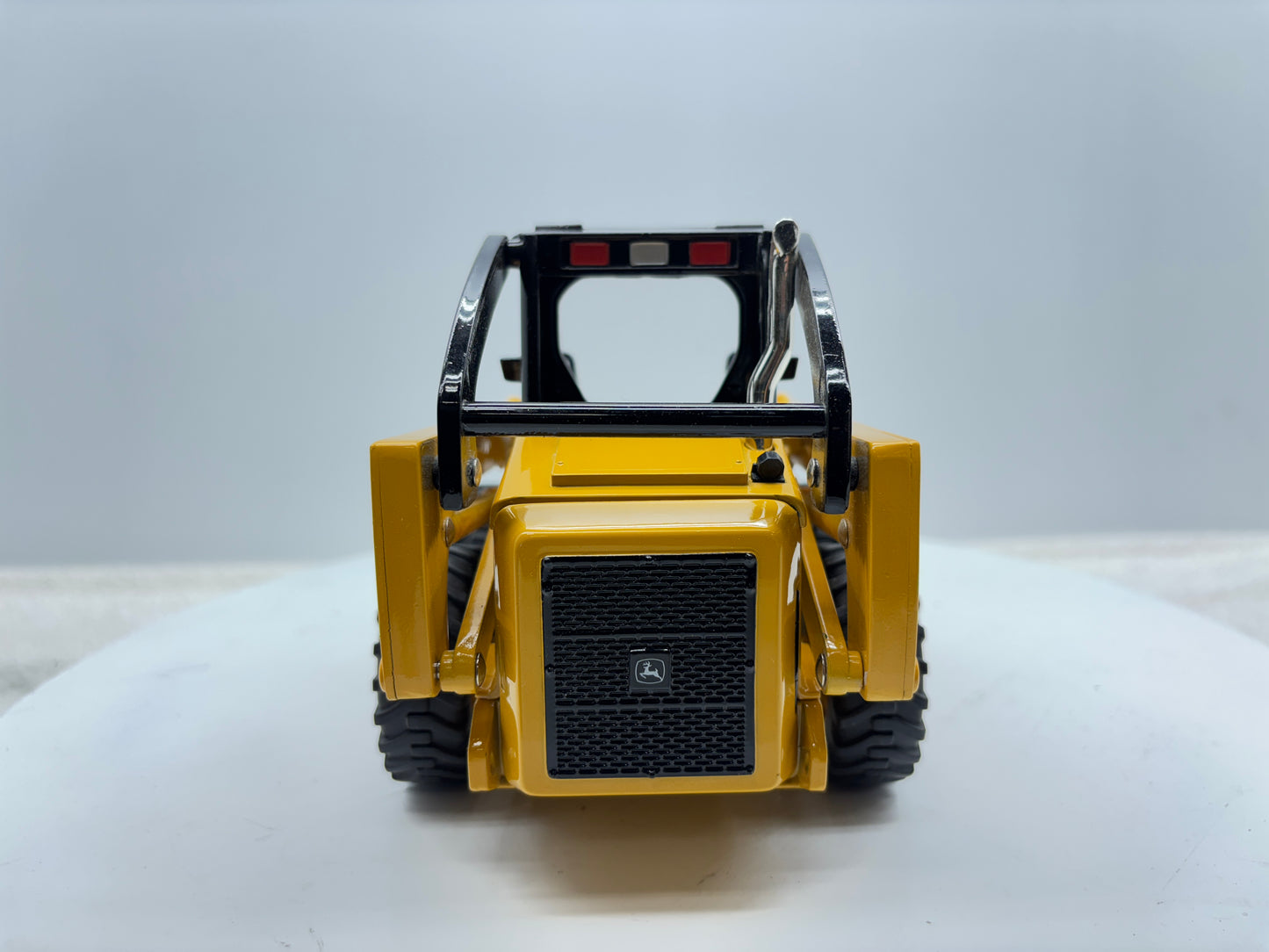 1/16 John Deere 320