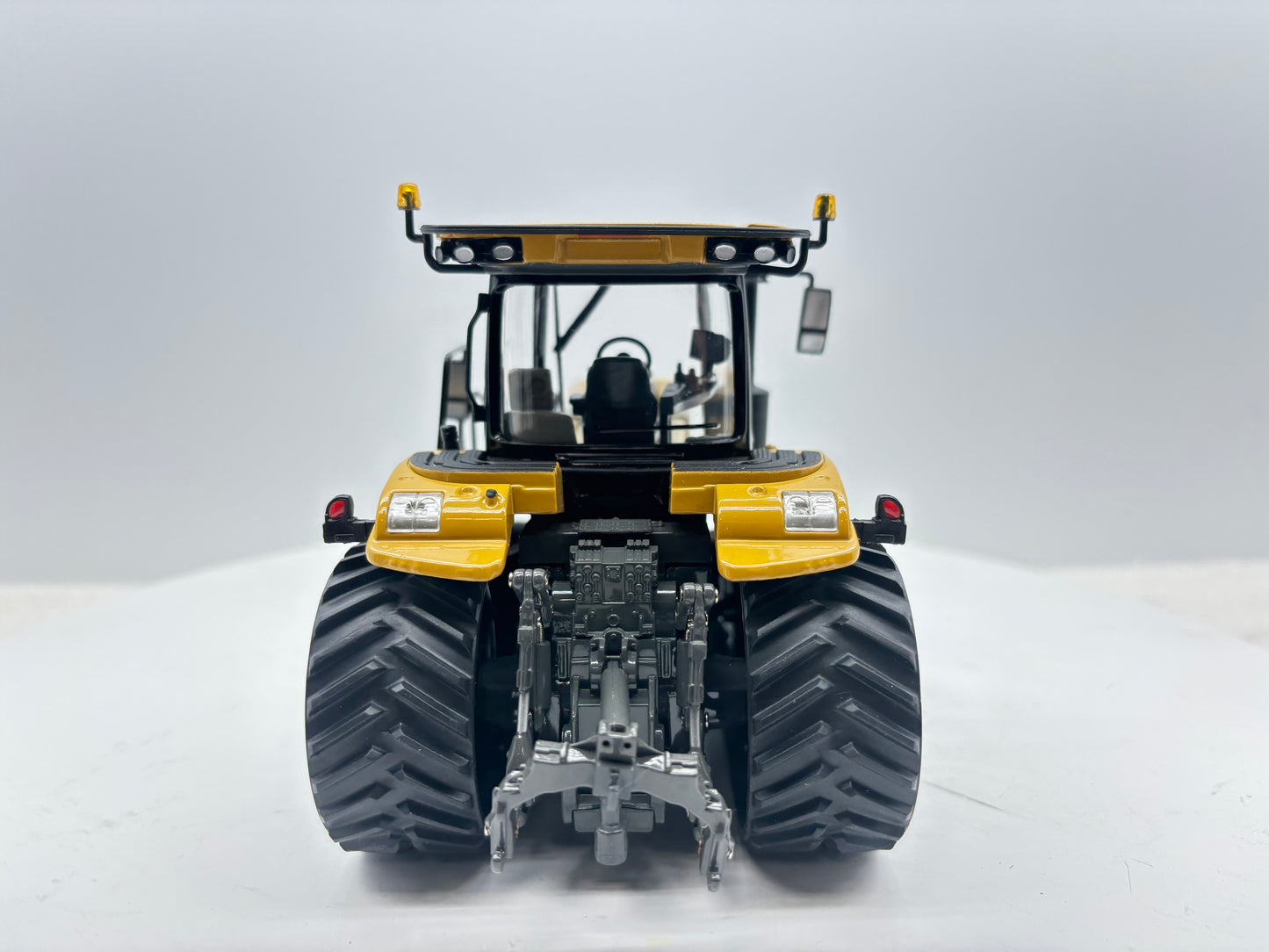 1/32 Challenger MT743