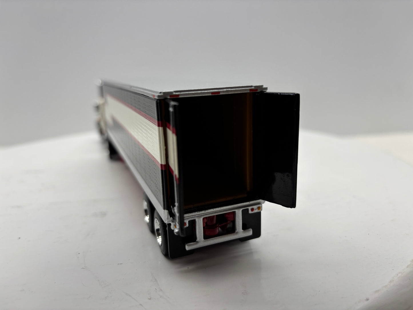 1/64 Peterbilt 359