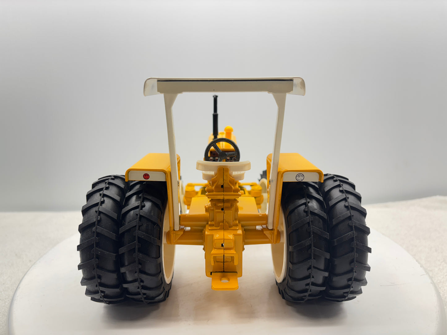 1/16 Minneapolis-Moline G-750 Toy Farmer Duals