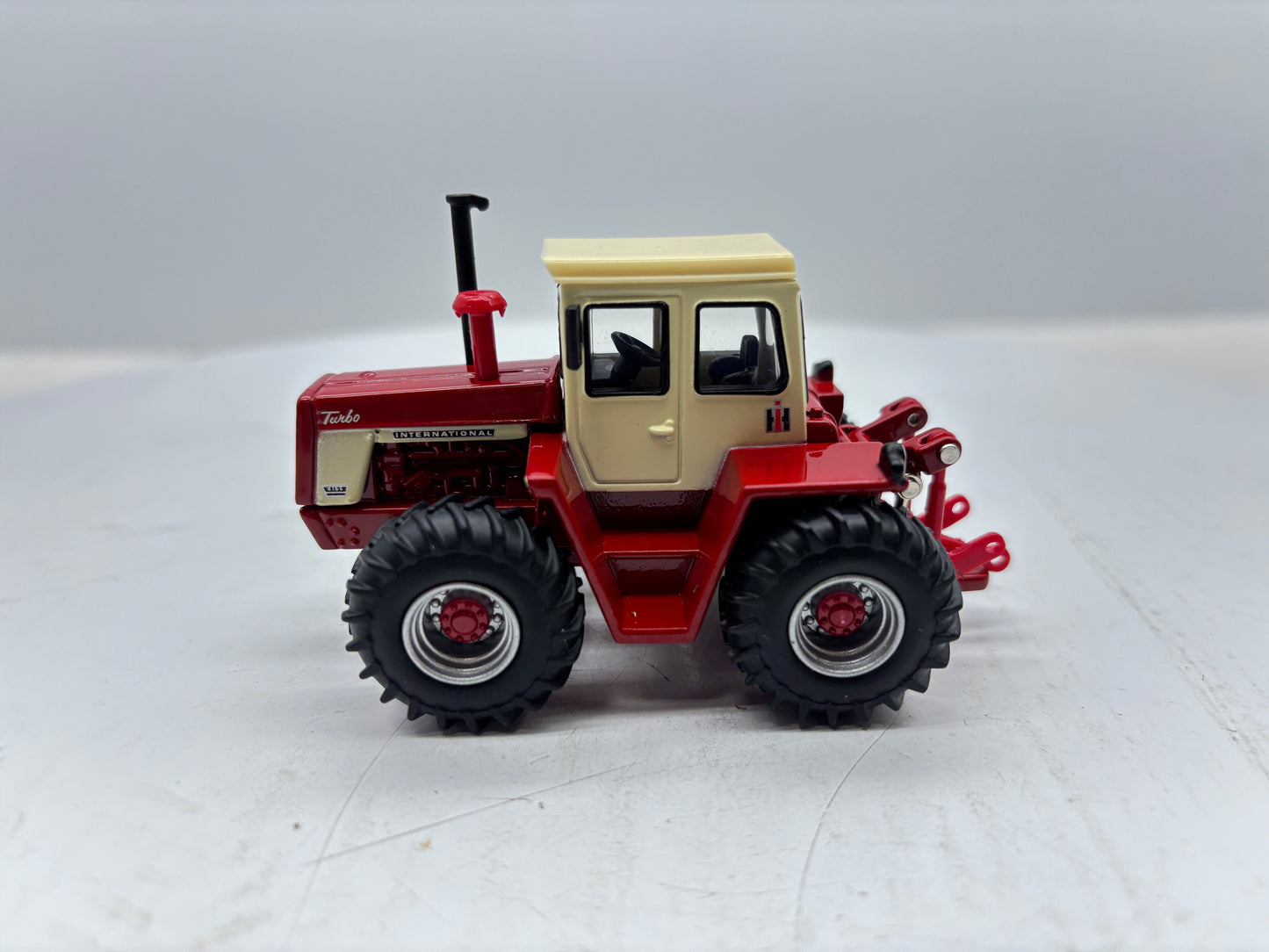 1/64 International 4166