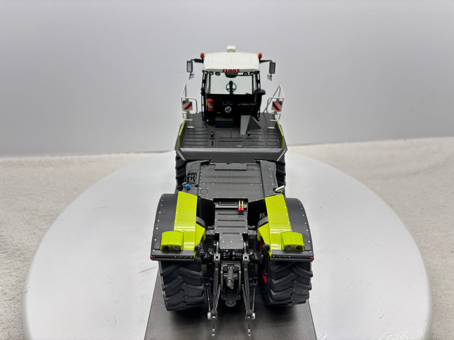 1/32 Claas Xerion 4000 Saddle Trac