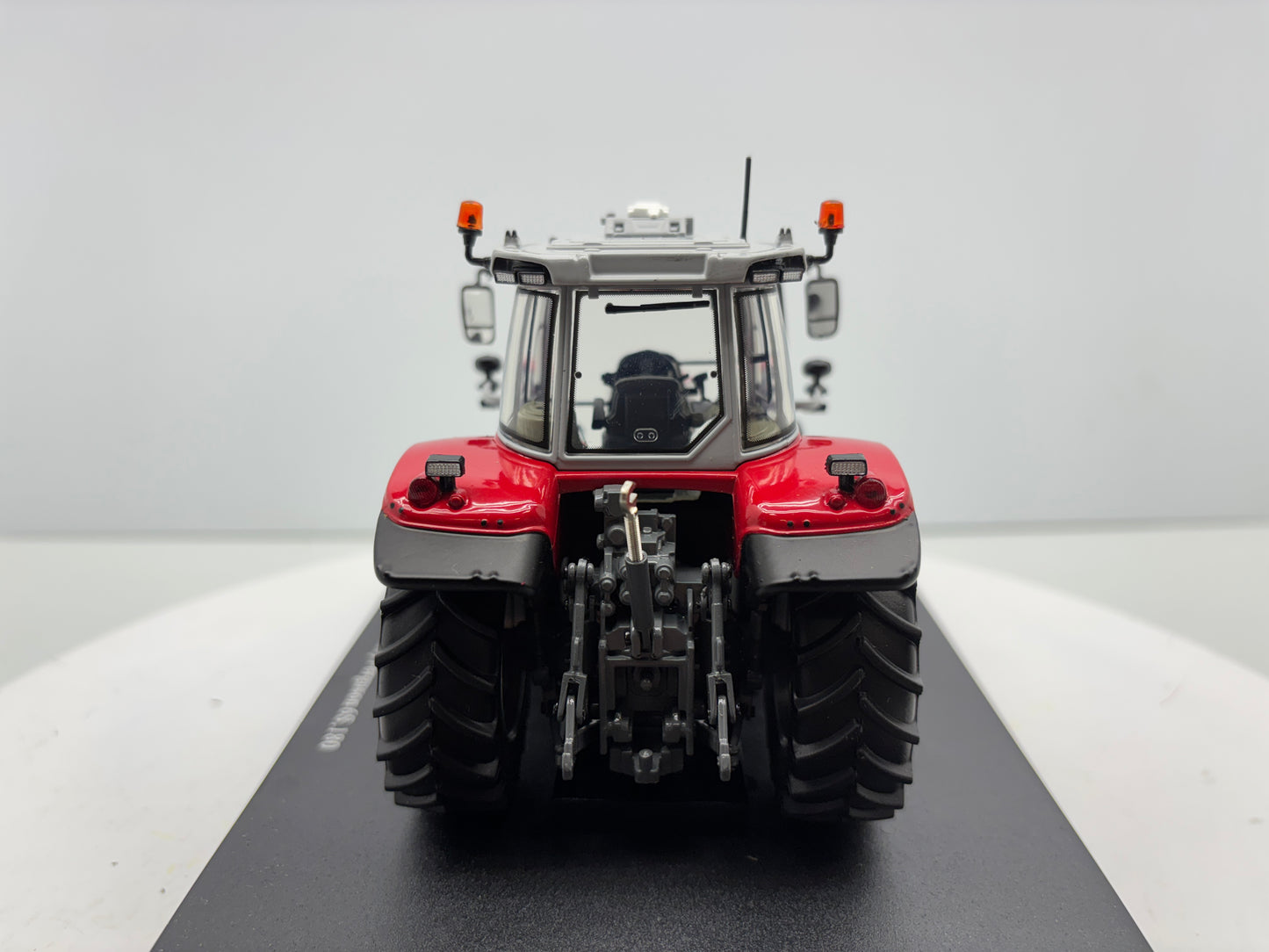 1/32 Massey Ferguson 65.180 Red