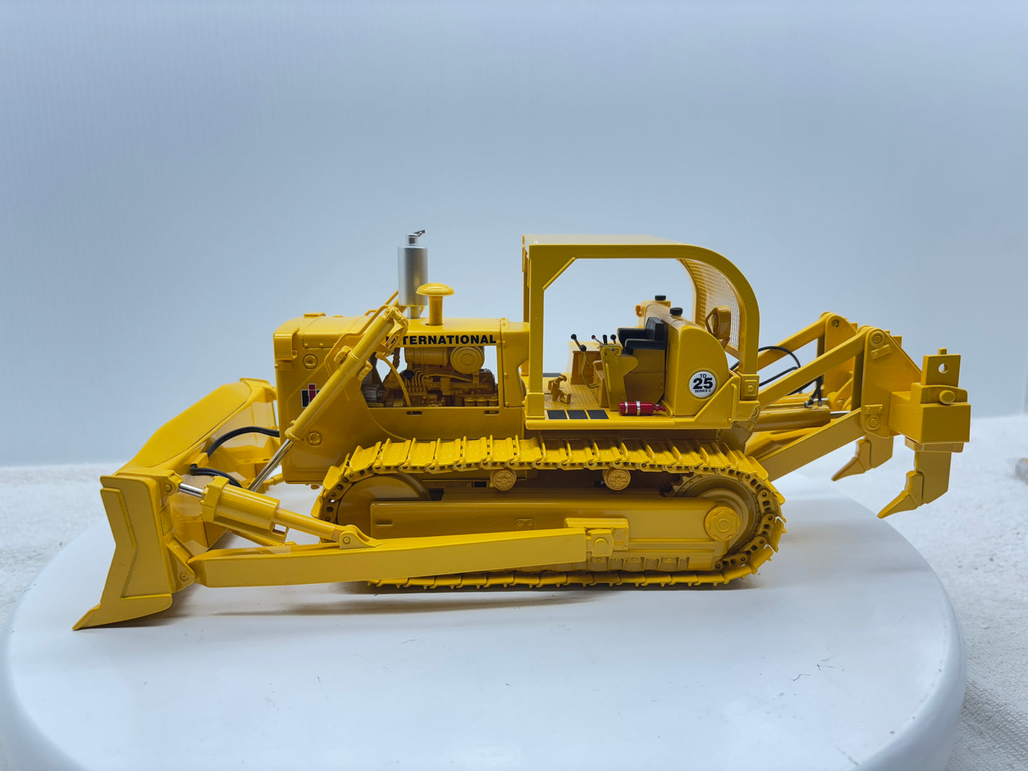 1/25 International TD-25