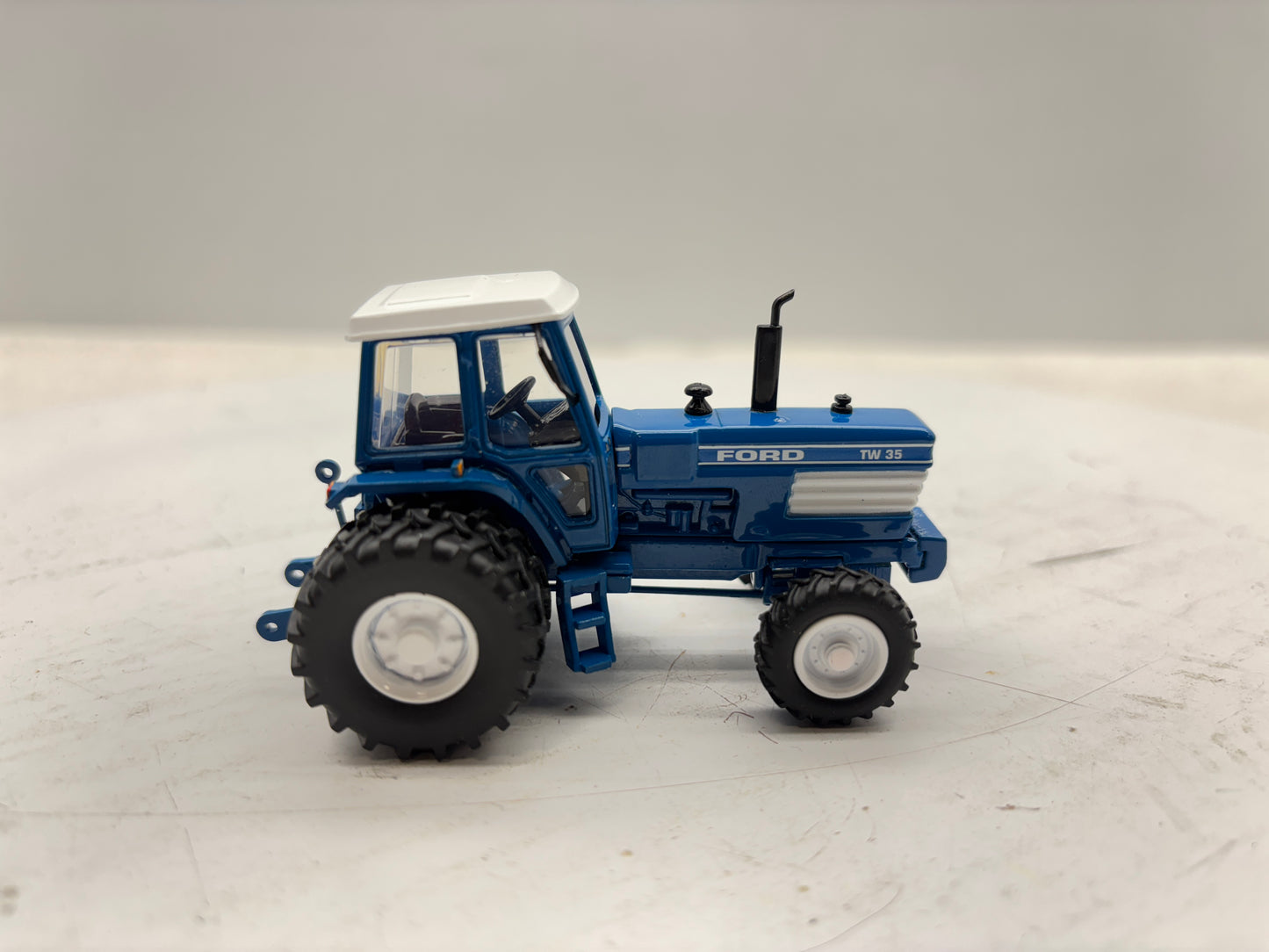 1/64 Ford TW-35 FWA