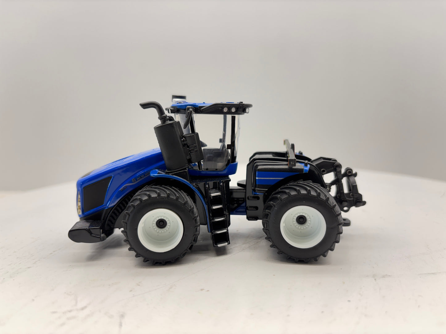 1/64 New Holland T9.700 PLM Prestige