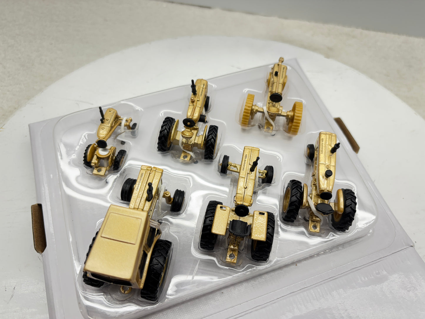 1/64 Case IH Farmall 100th Gold