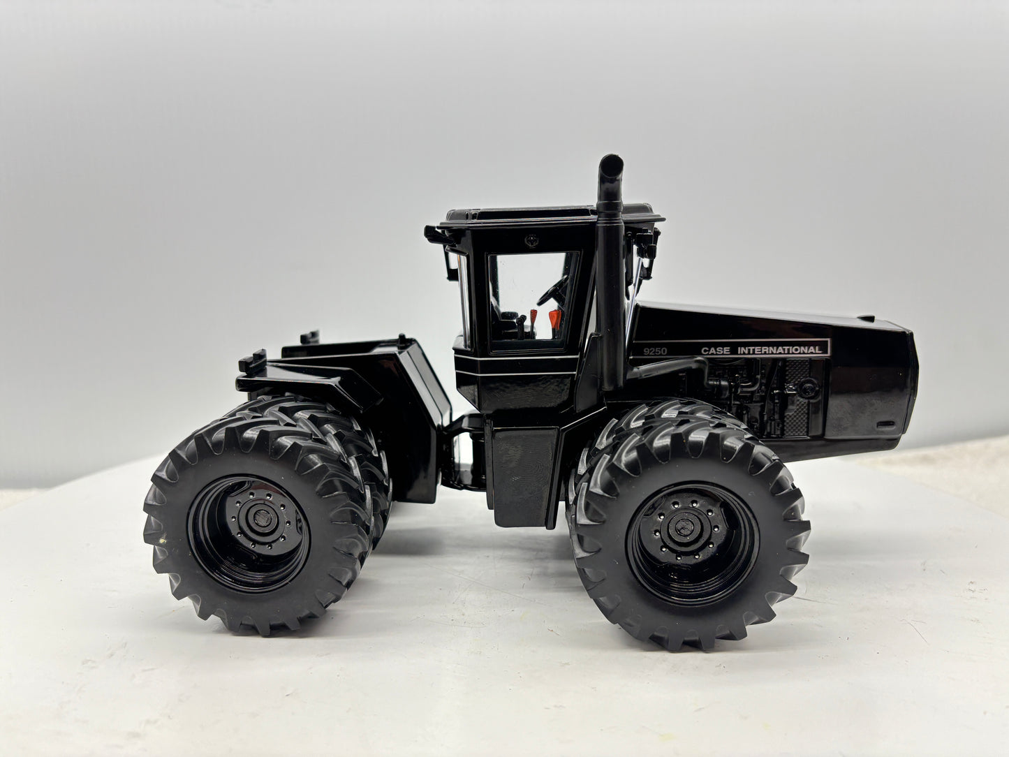 1/32 Case IH 9250 NFTM Black Chaser