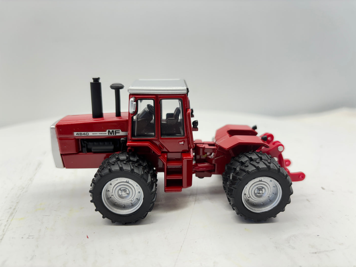 1/64 Massey Ferguson 4840 NFTS