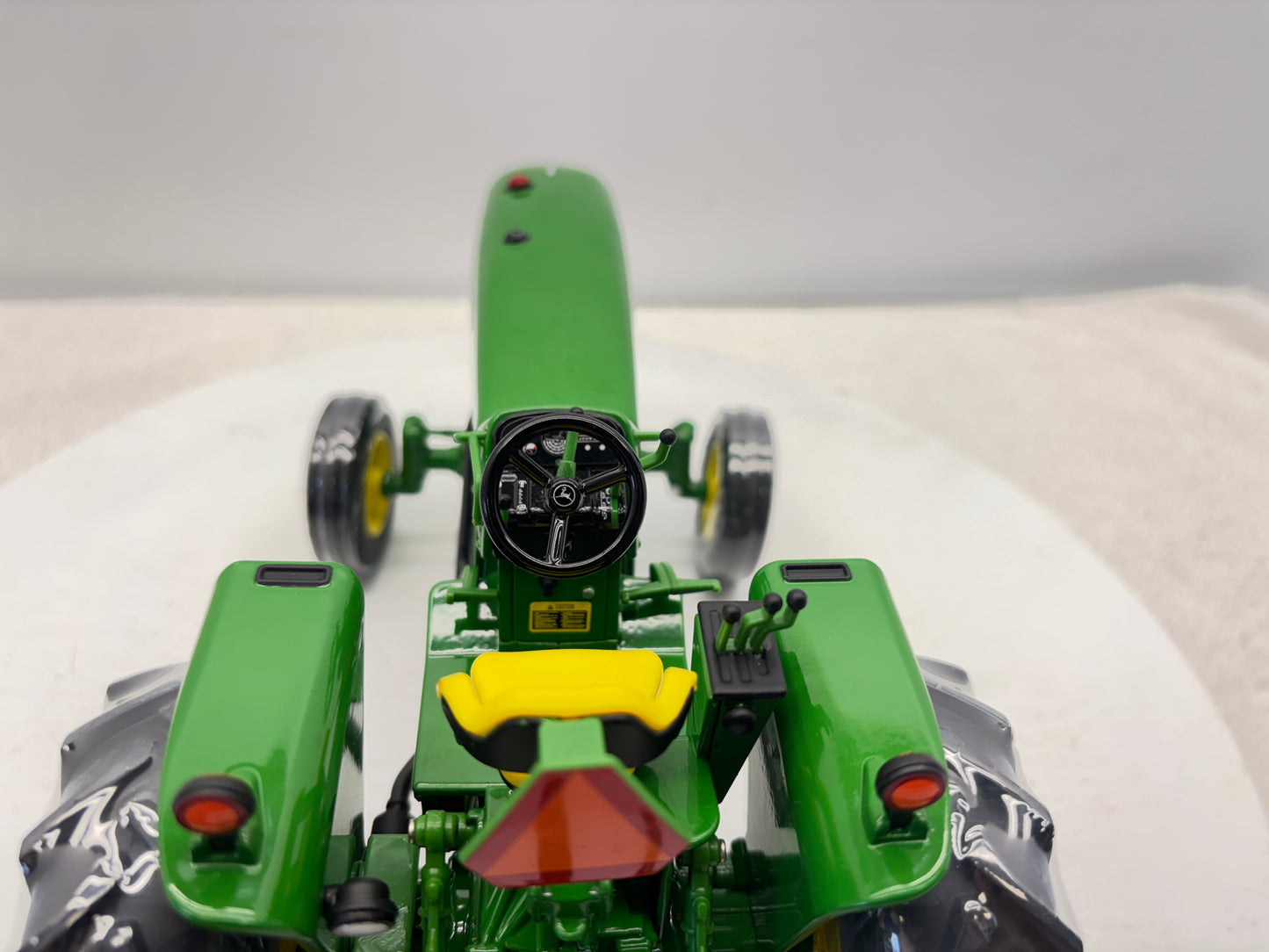 1/16 John Deere 4000 Two Cylinder