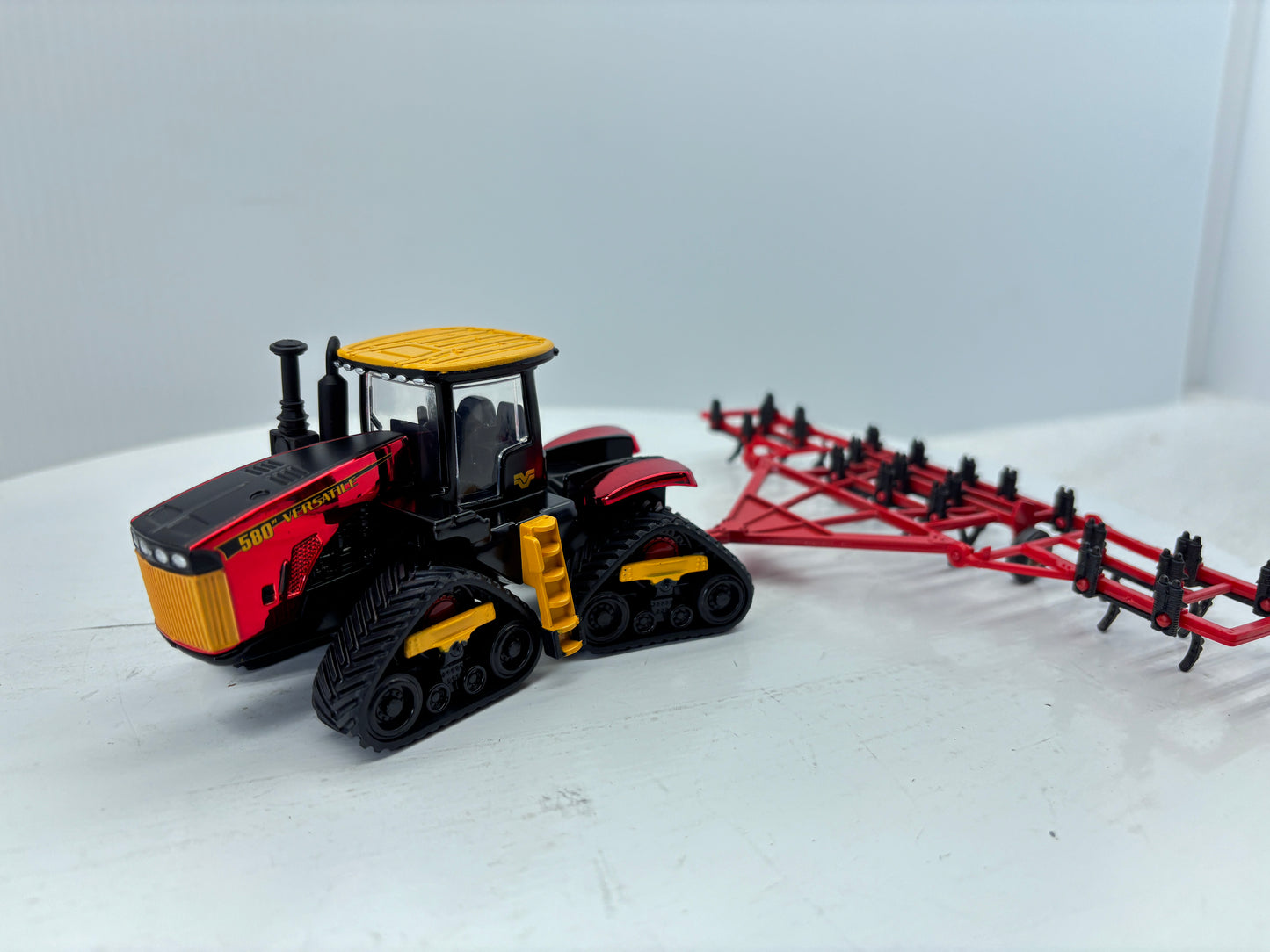 1/64 Versatile 580 DeltaTrak Chase