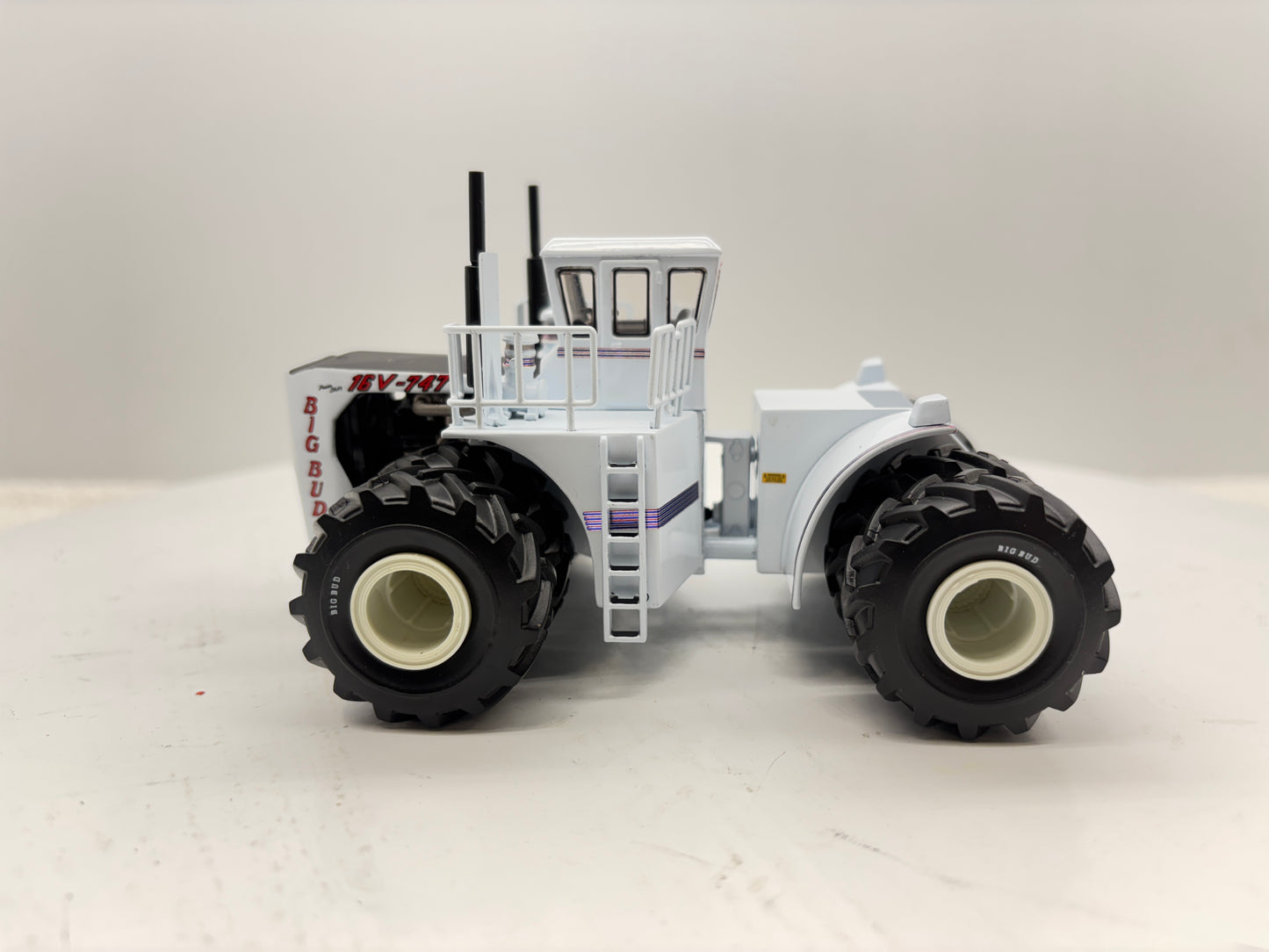 1/64 Big Bud 16V-747 760HP