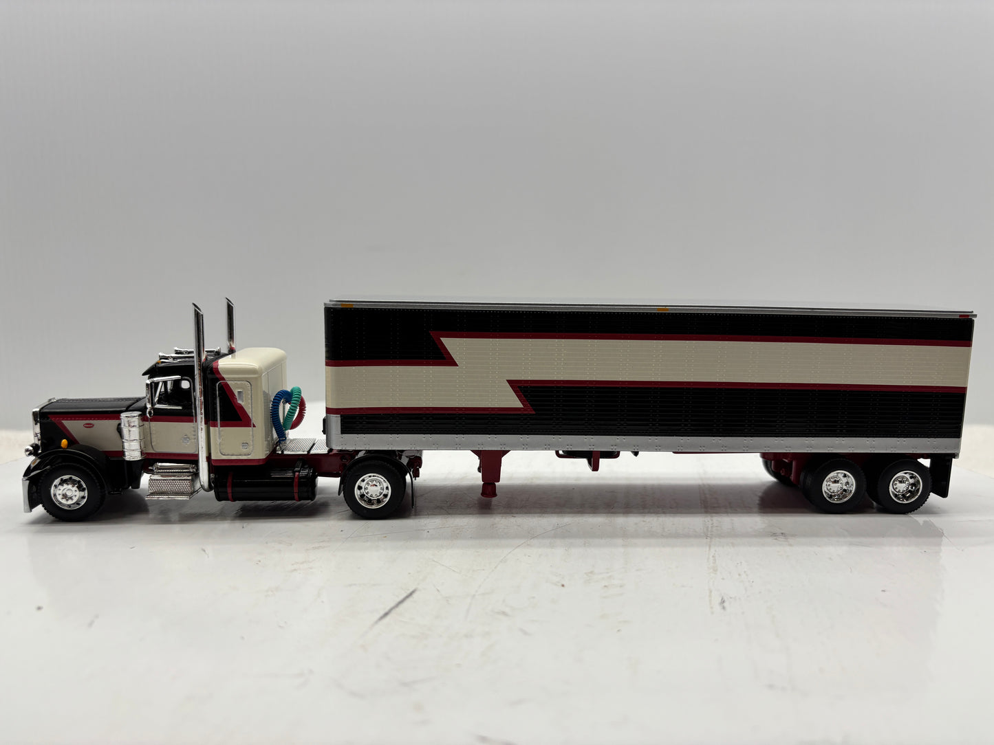 1/64 Peterbilt 359