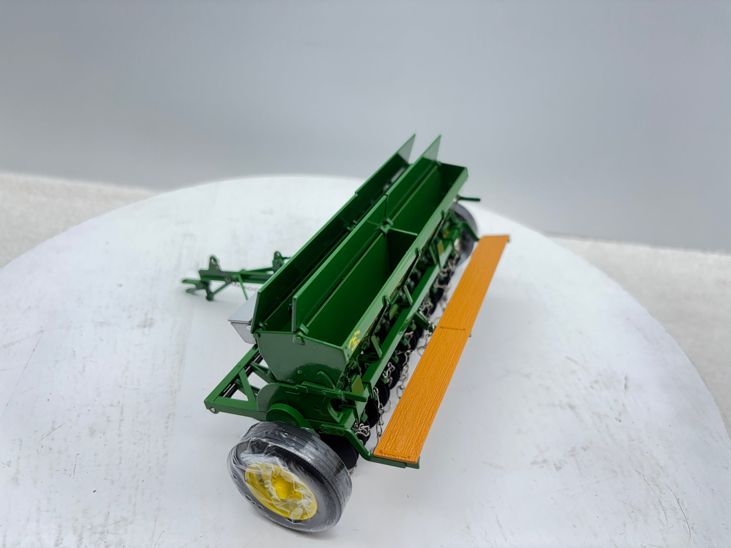1/16 John Deere Van Burnt Model ''FB'' Grain Drill