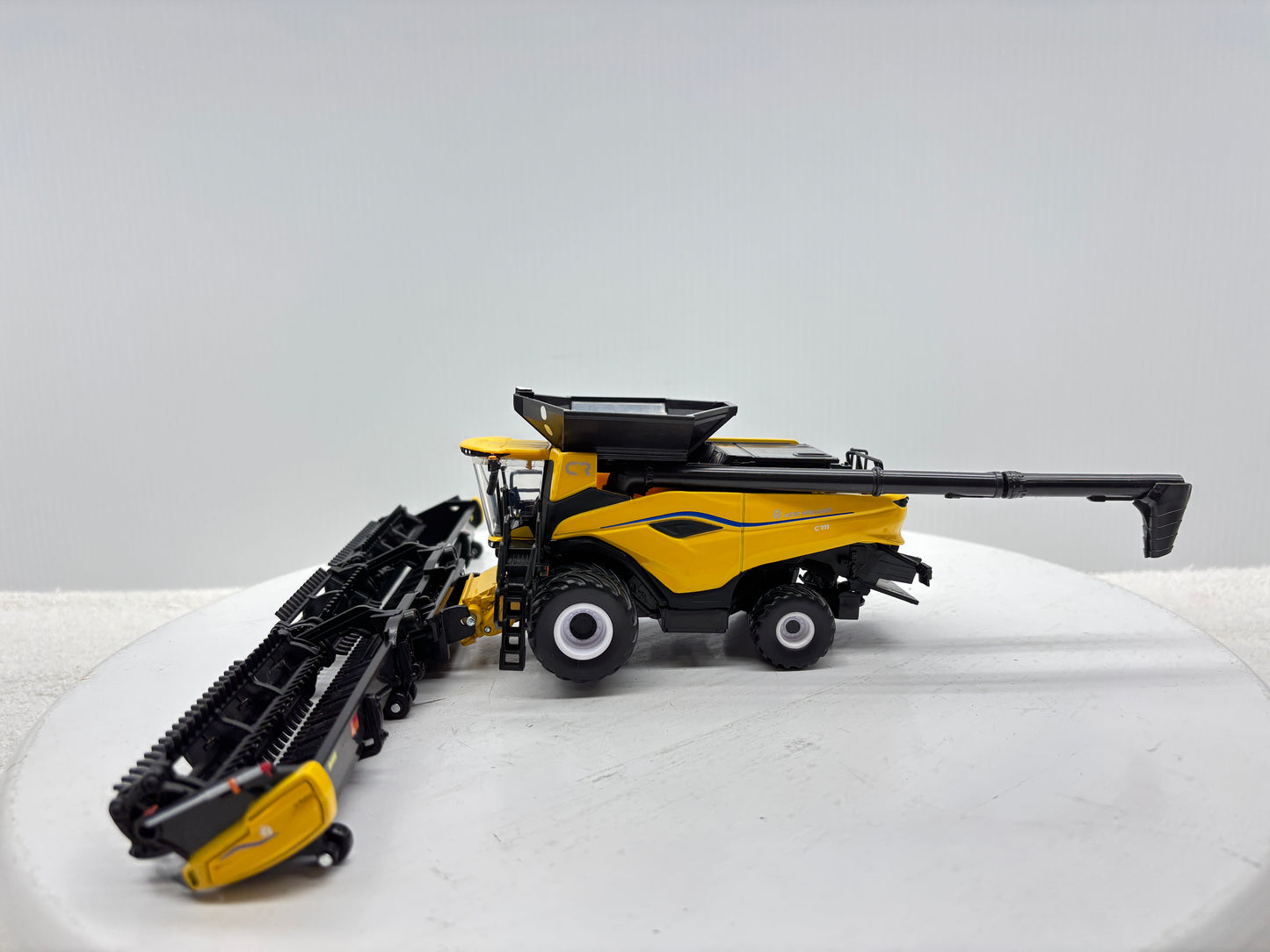 1/64 New Holland CR11 Prestige