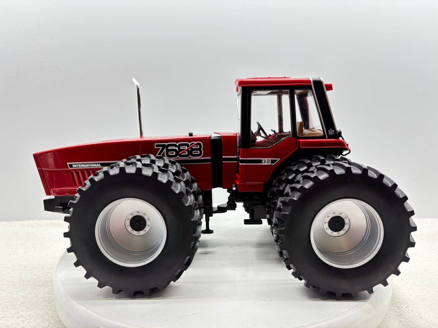 1/16 International 7688