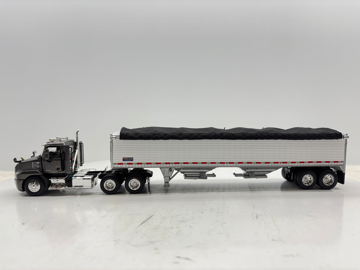 1/64 Mack Anthem Grey