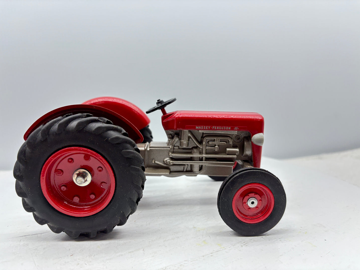 1/16 Massey Ferguson 35 Collectors Edition
