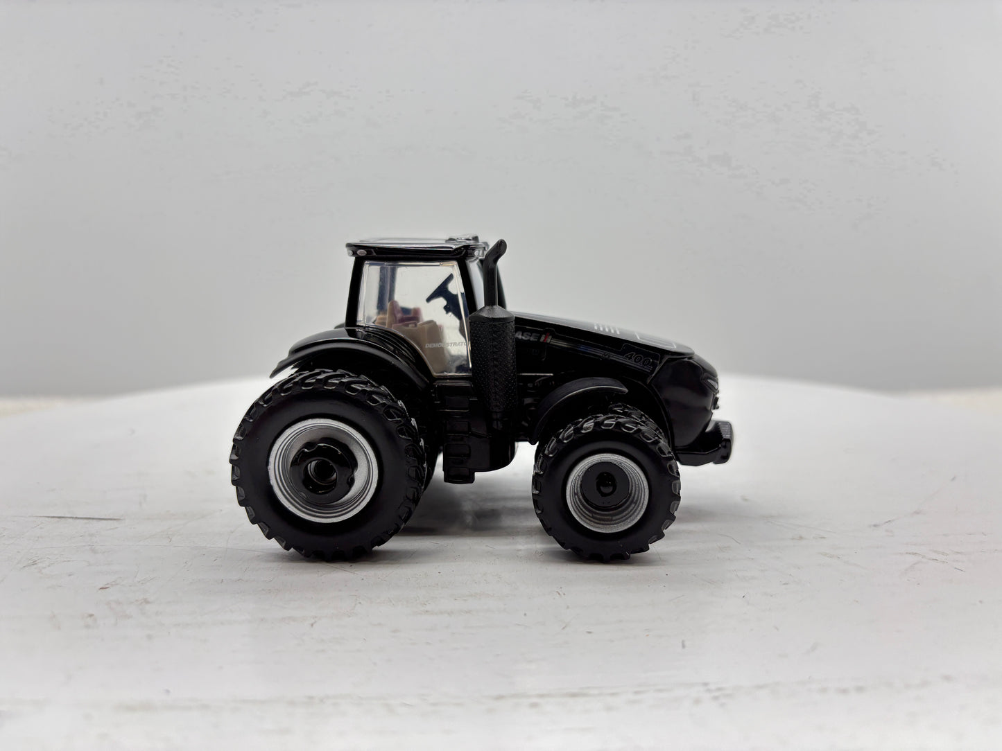 1/64 Case IH Magnum 400 Black