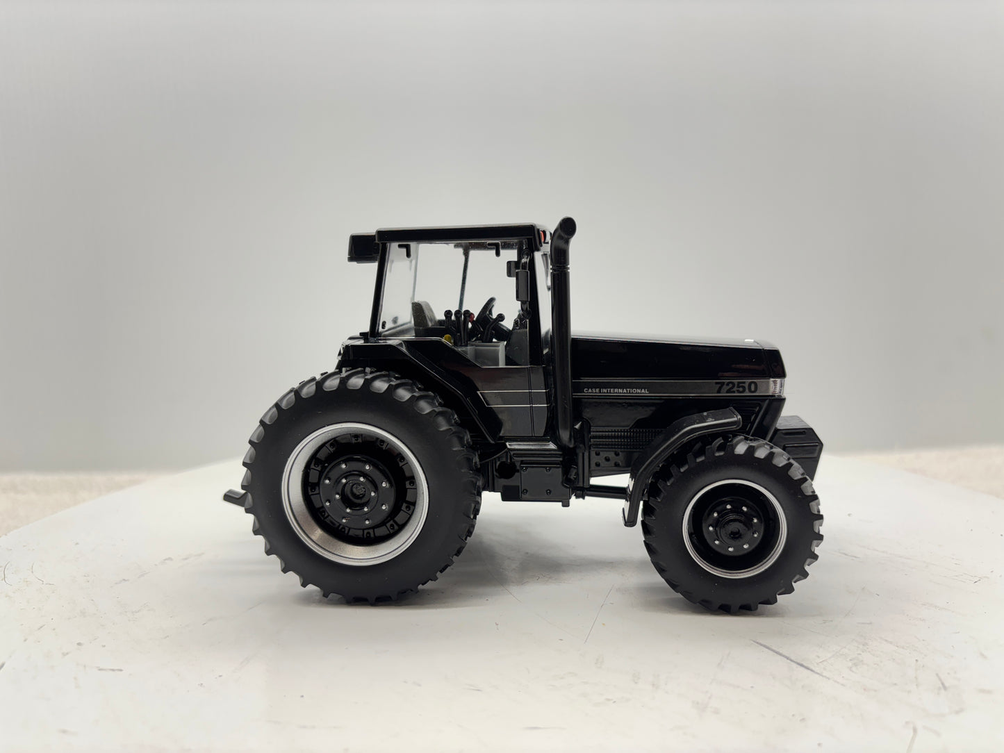 1/32 Case IH Magnum 7250