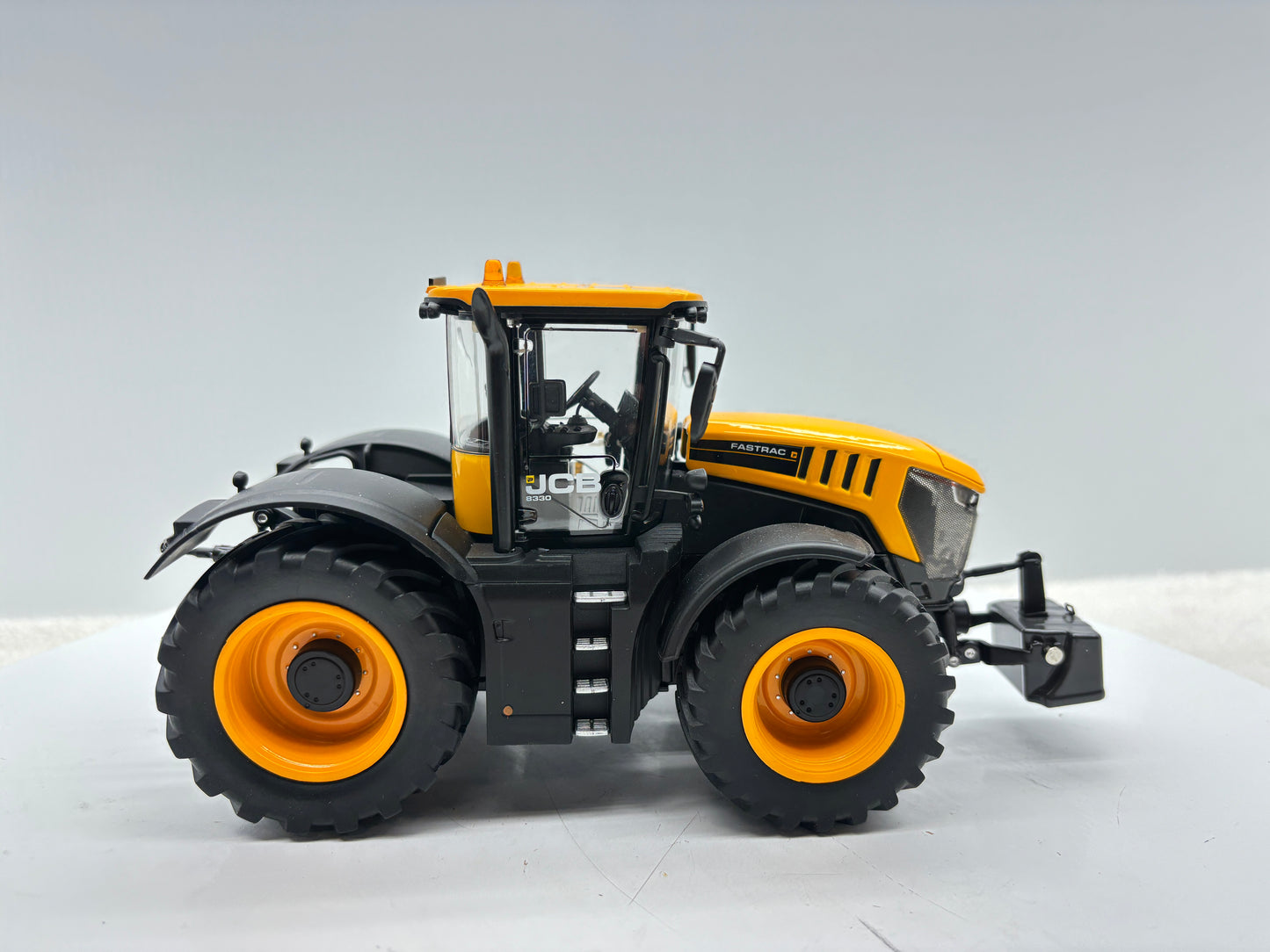 1/32 JCB Fastrac 8330