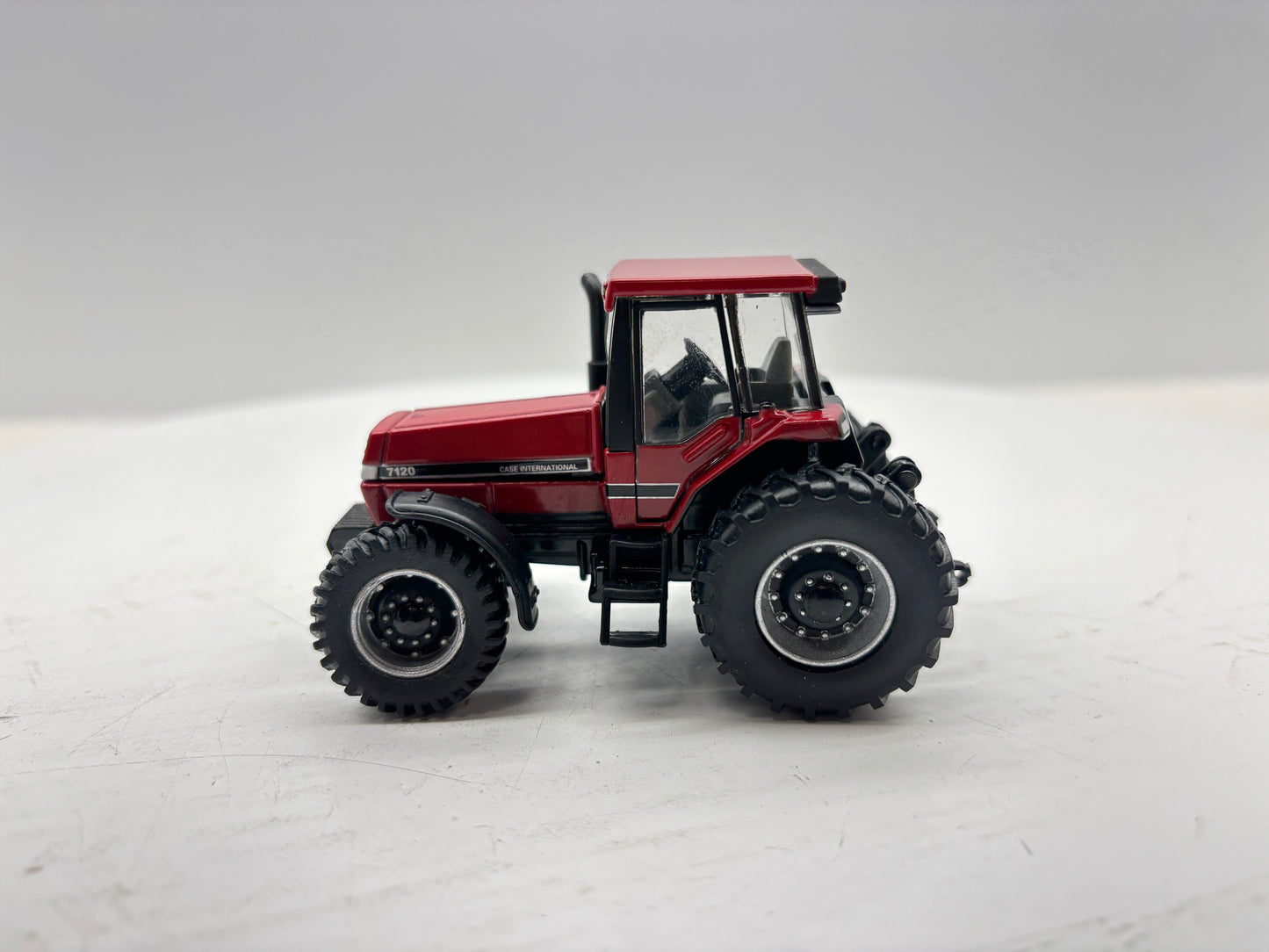 1/64 Case IH 7120 Magnum Prestige