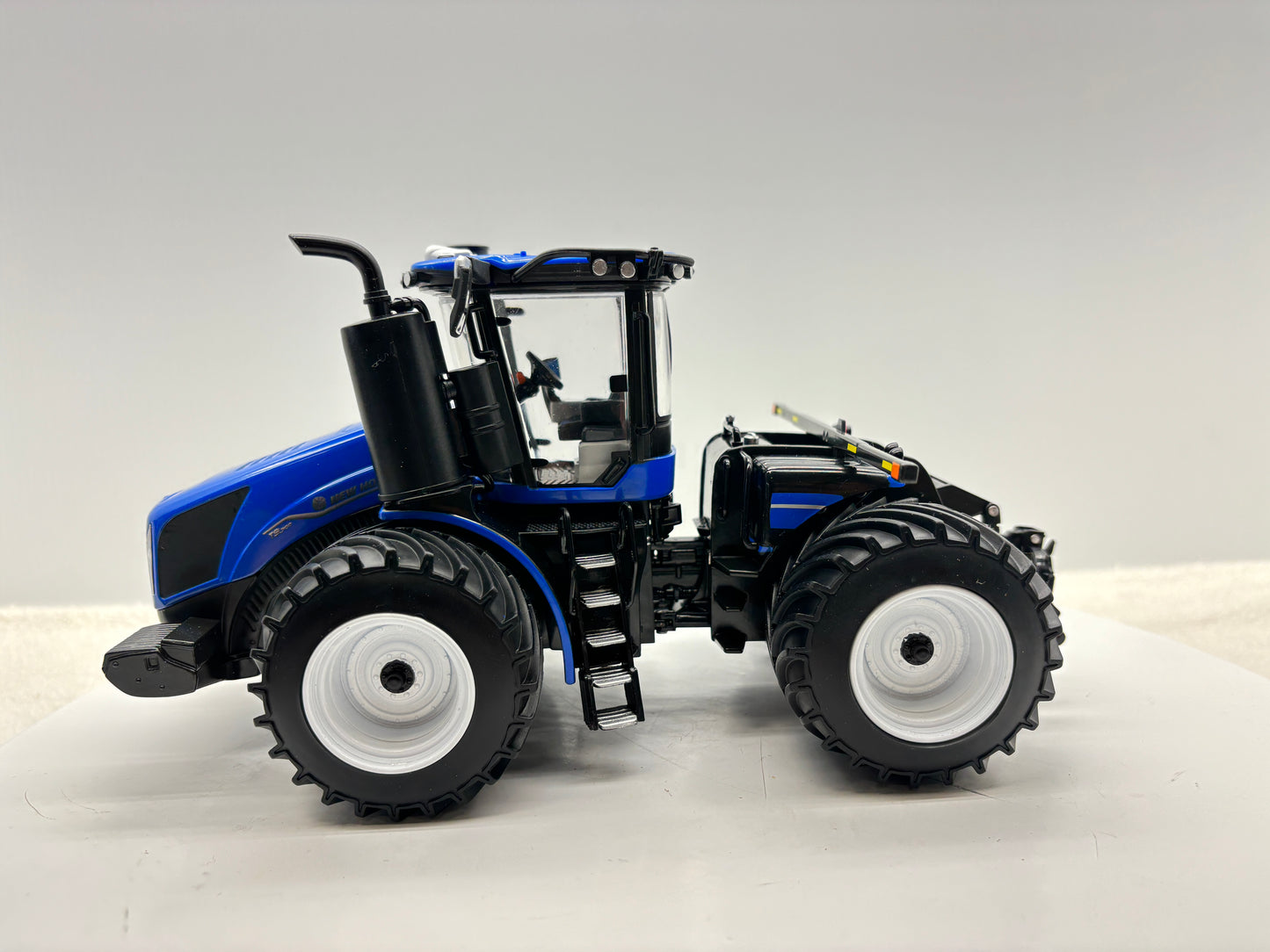 1/32 New Holland T9.700 LSW