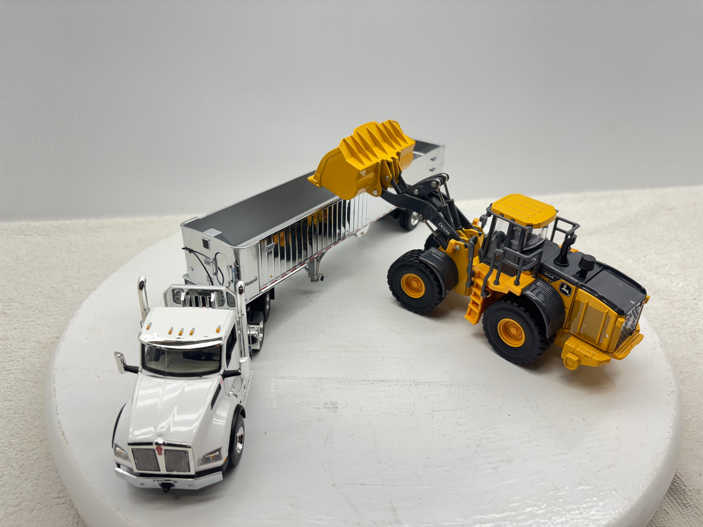 1/50 Kenworth T880 Day Cab (White)