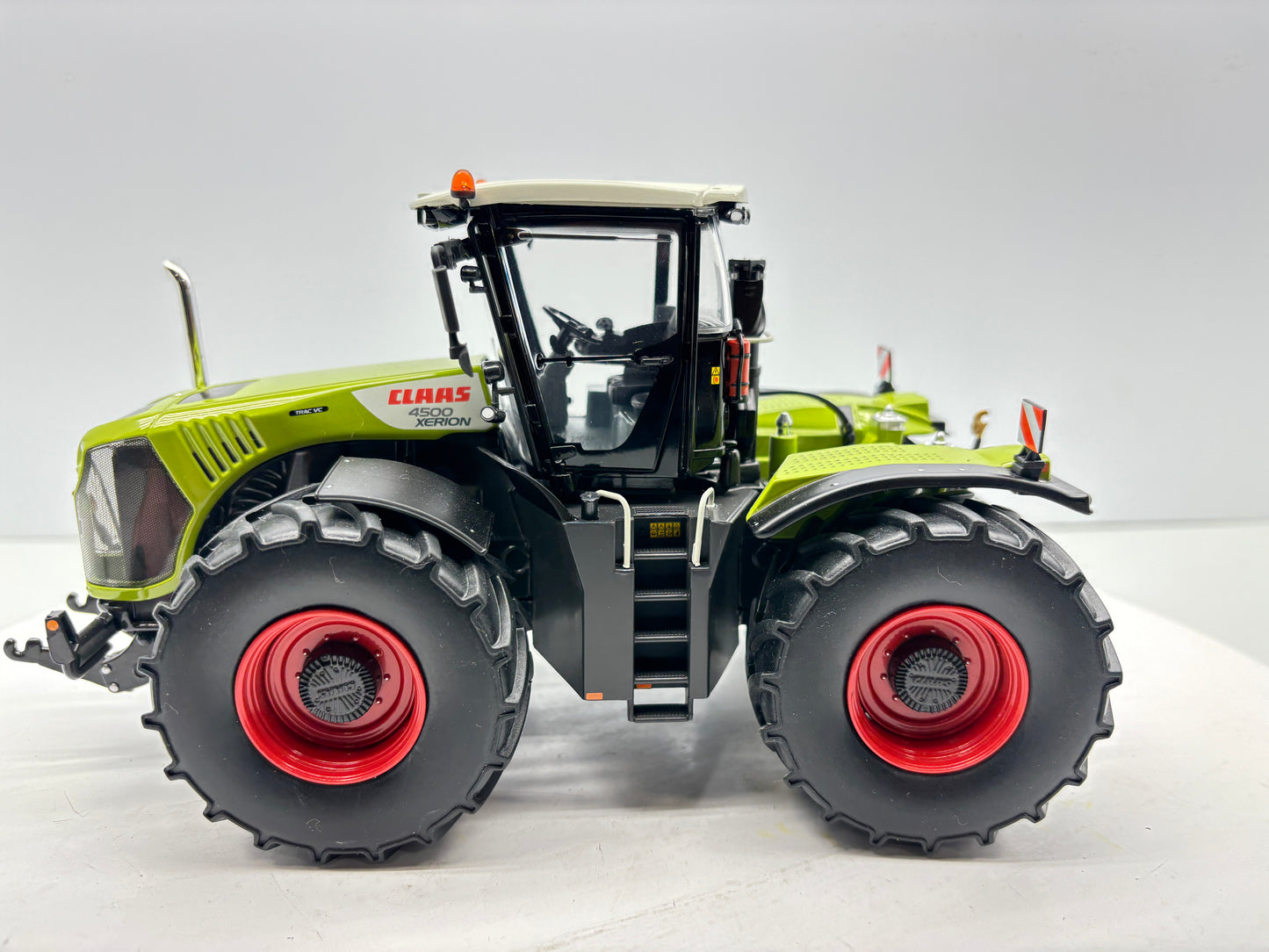 1/32 Claas 4500 Xerion