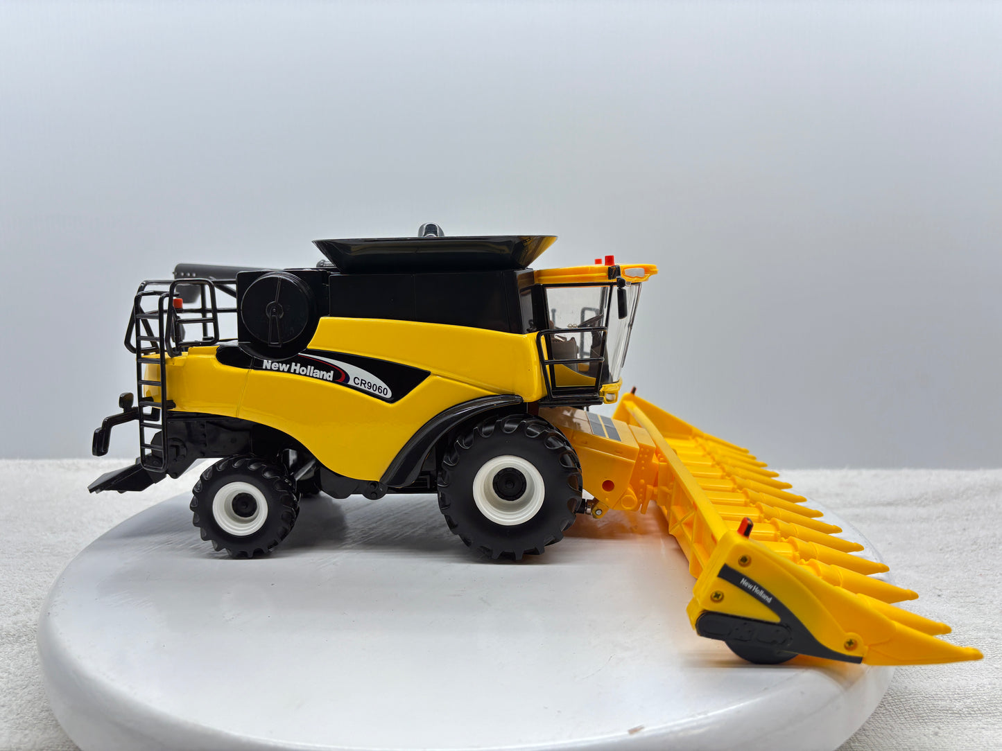 1/16 New Holland CR9060